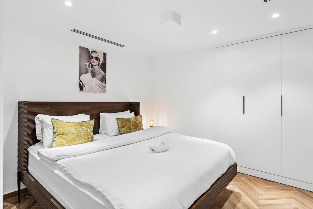 Sea View 3br With Access, Dining & Concierge *