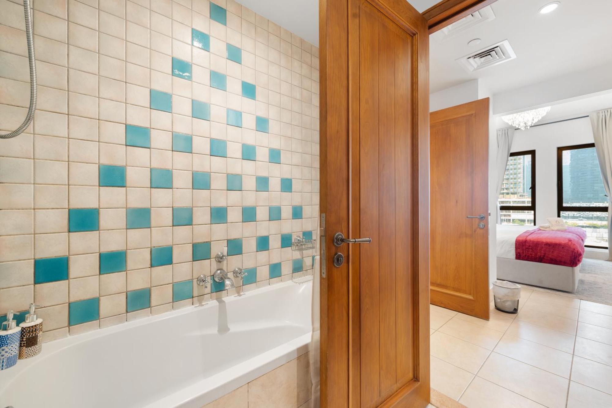 Rehan Suites, Downtown Dubai, Near Burj Khalifa & Mall - Homes Apartment *