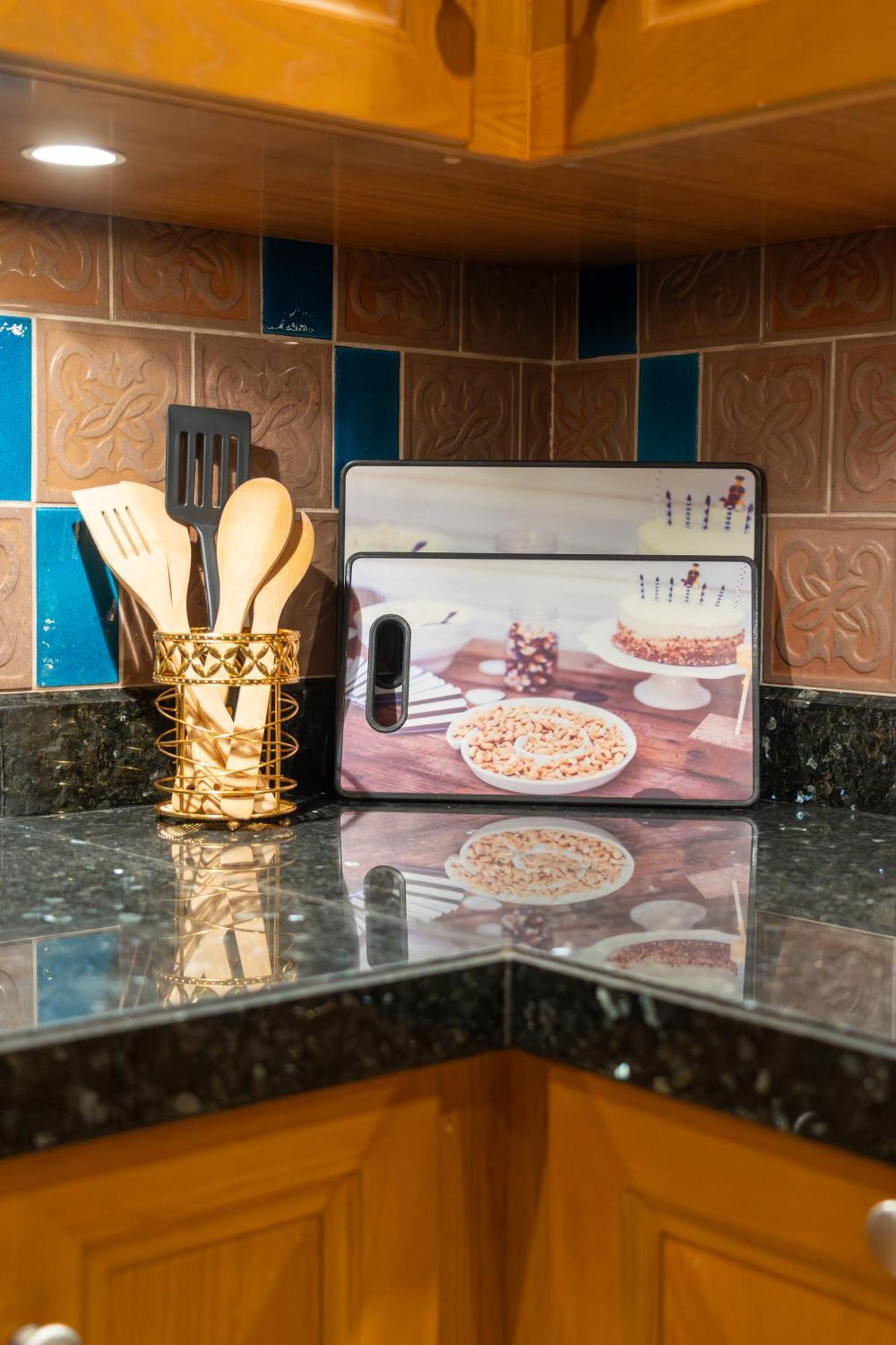 Rehan Suites, Downtown Dubai, Near Burj Khalifa & Mall - Homes Apartment