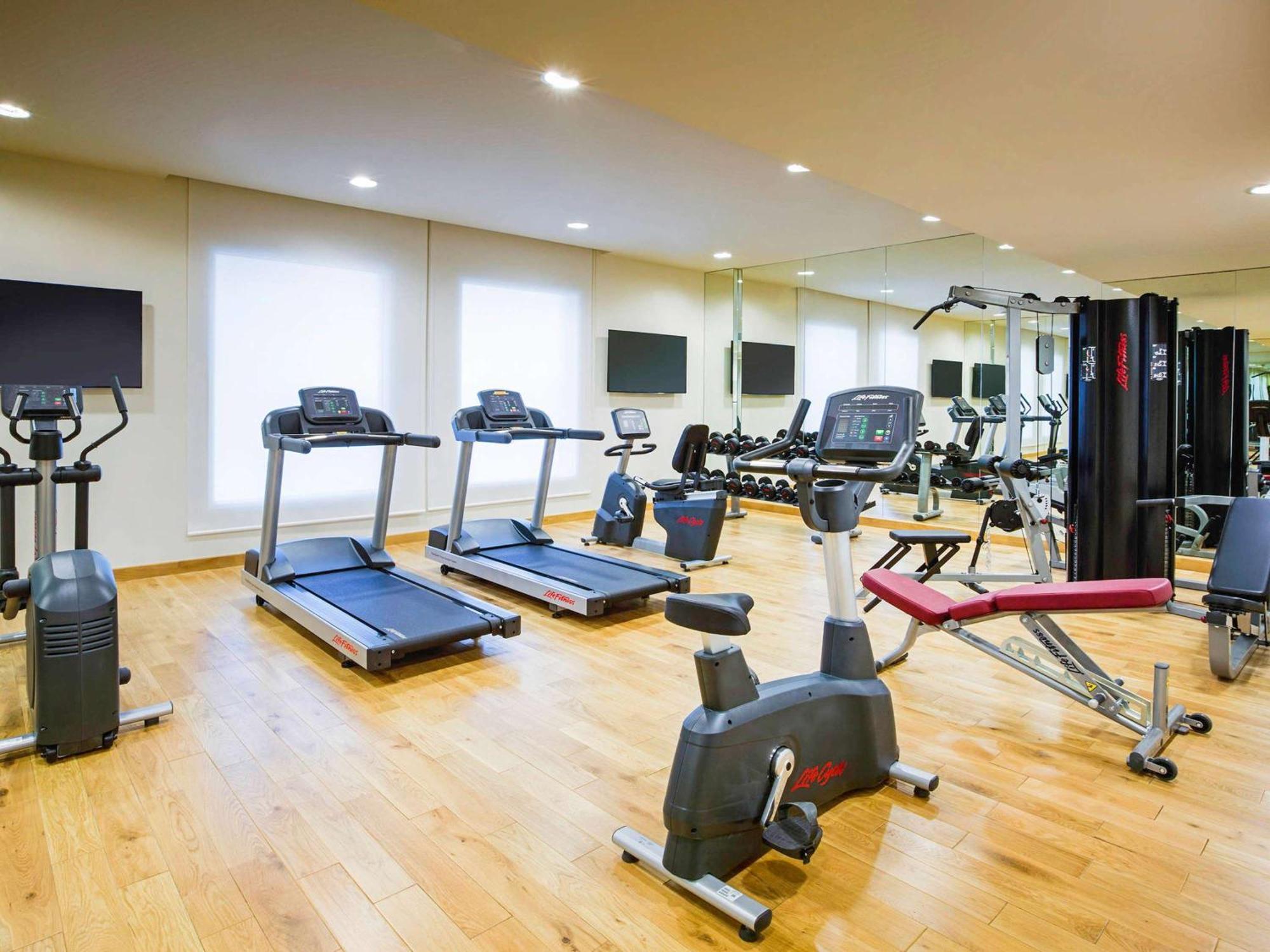 Ibis Styles Dragon Mart 3*
