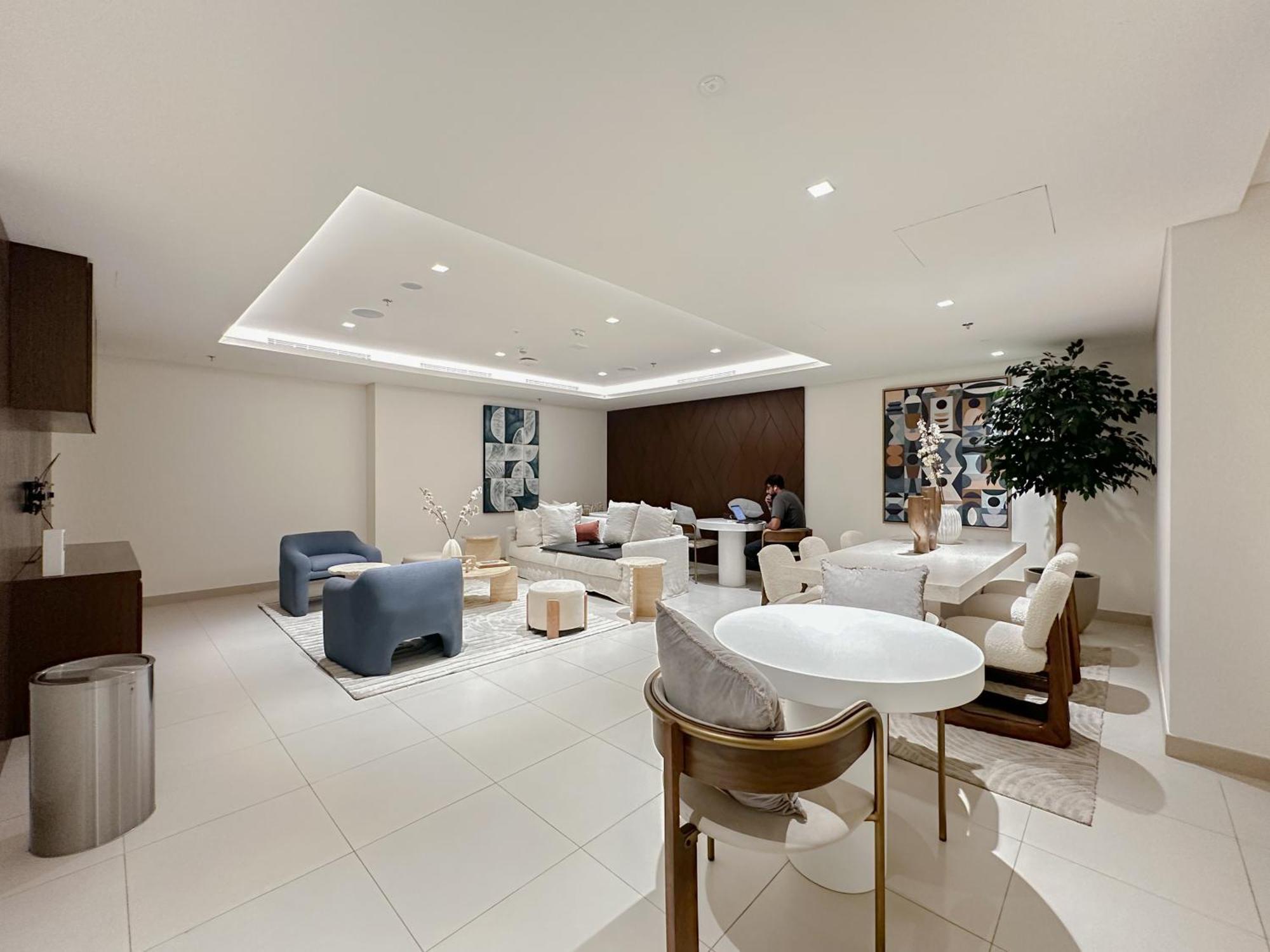Trophy - Ultra Luxury With Fireplace *