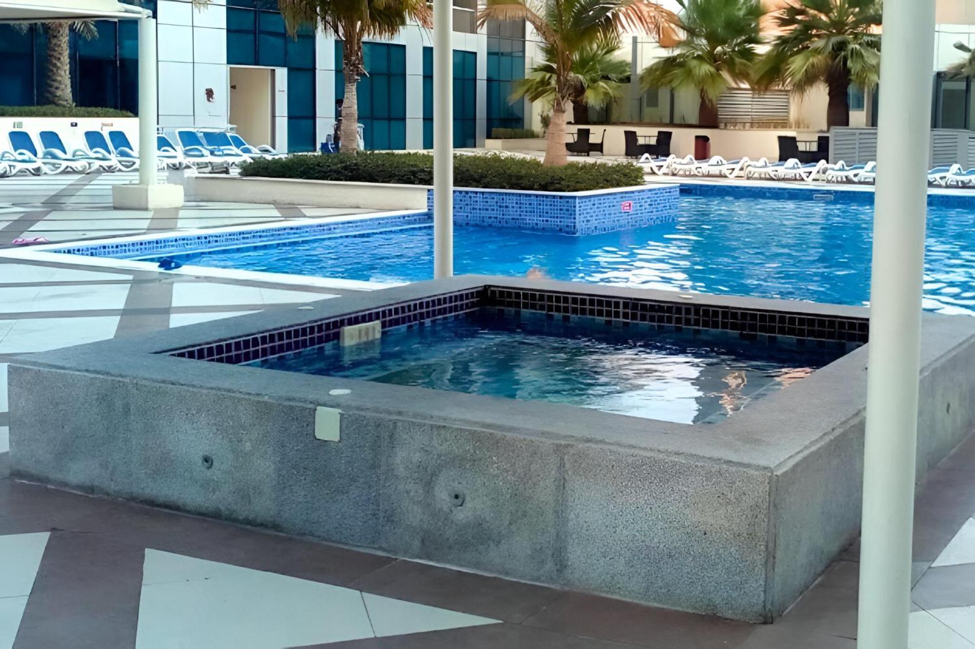 Vacay Lettings - Bay Tower - * Dubai