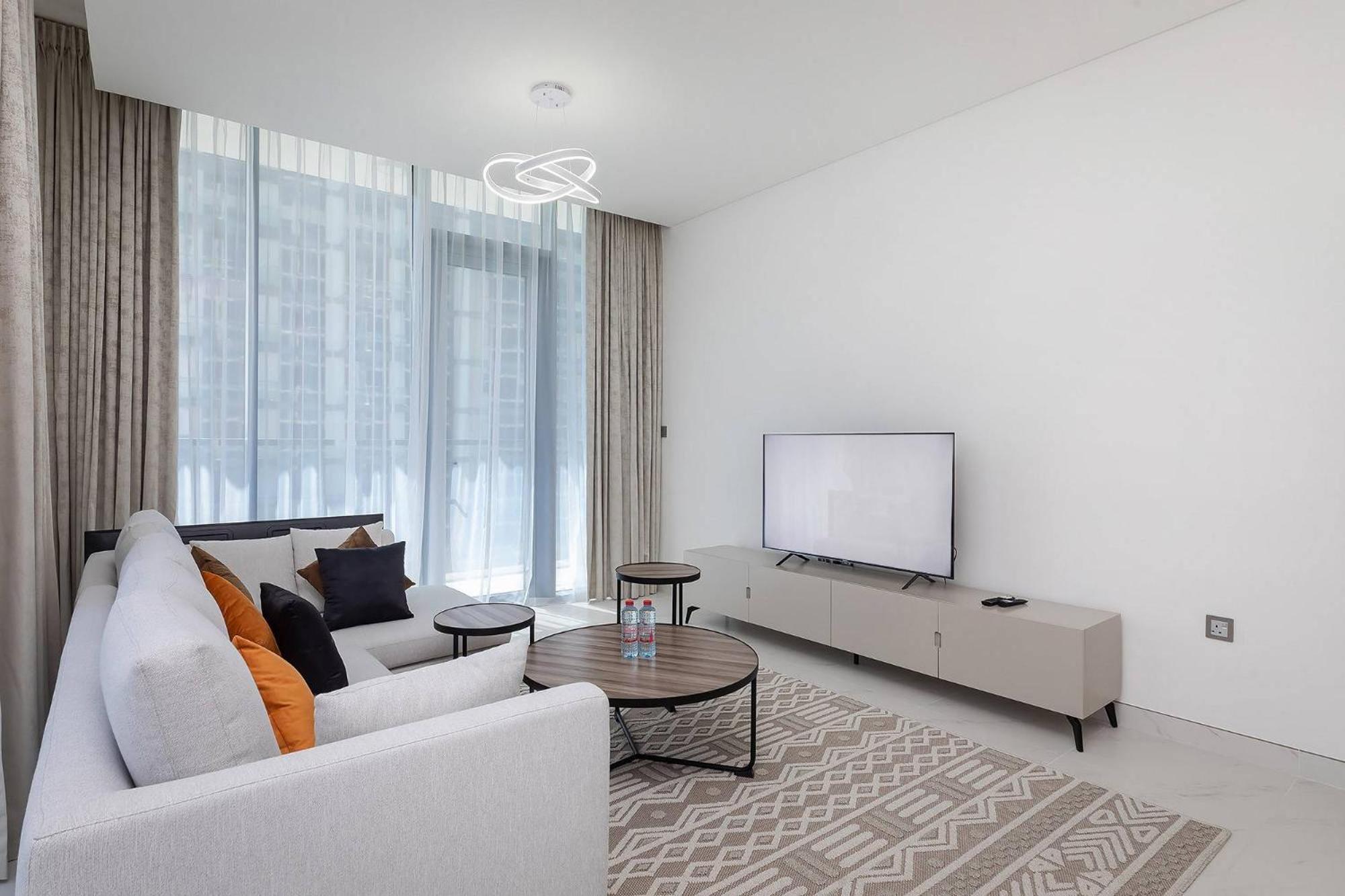 Spacious 1 Bedroom Lagoon Apartment *