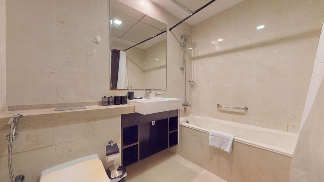 Botanica Tower - Spacious Two Bed With Marina View Apartment *