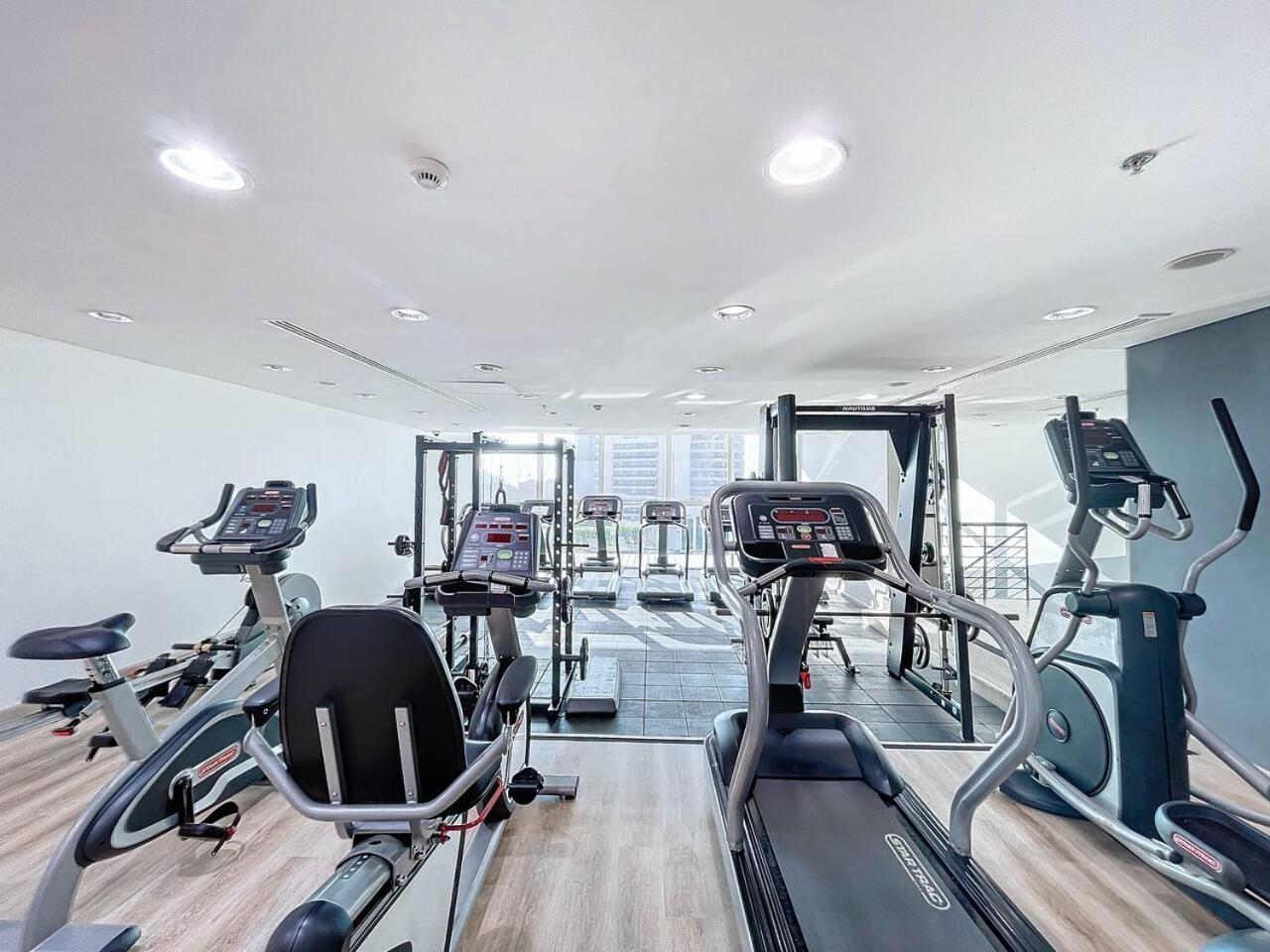 Botanica Tower - Spacious Two Bed With Marina View Apartment *