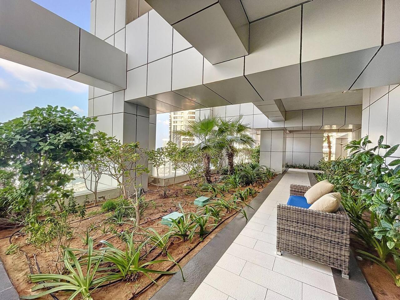 Botanica Tower - Spacious Two Bed With Marina View Apartment