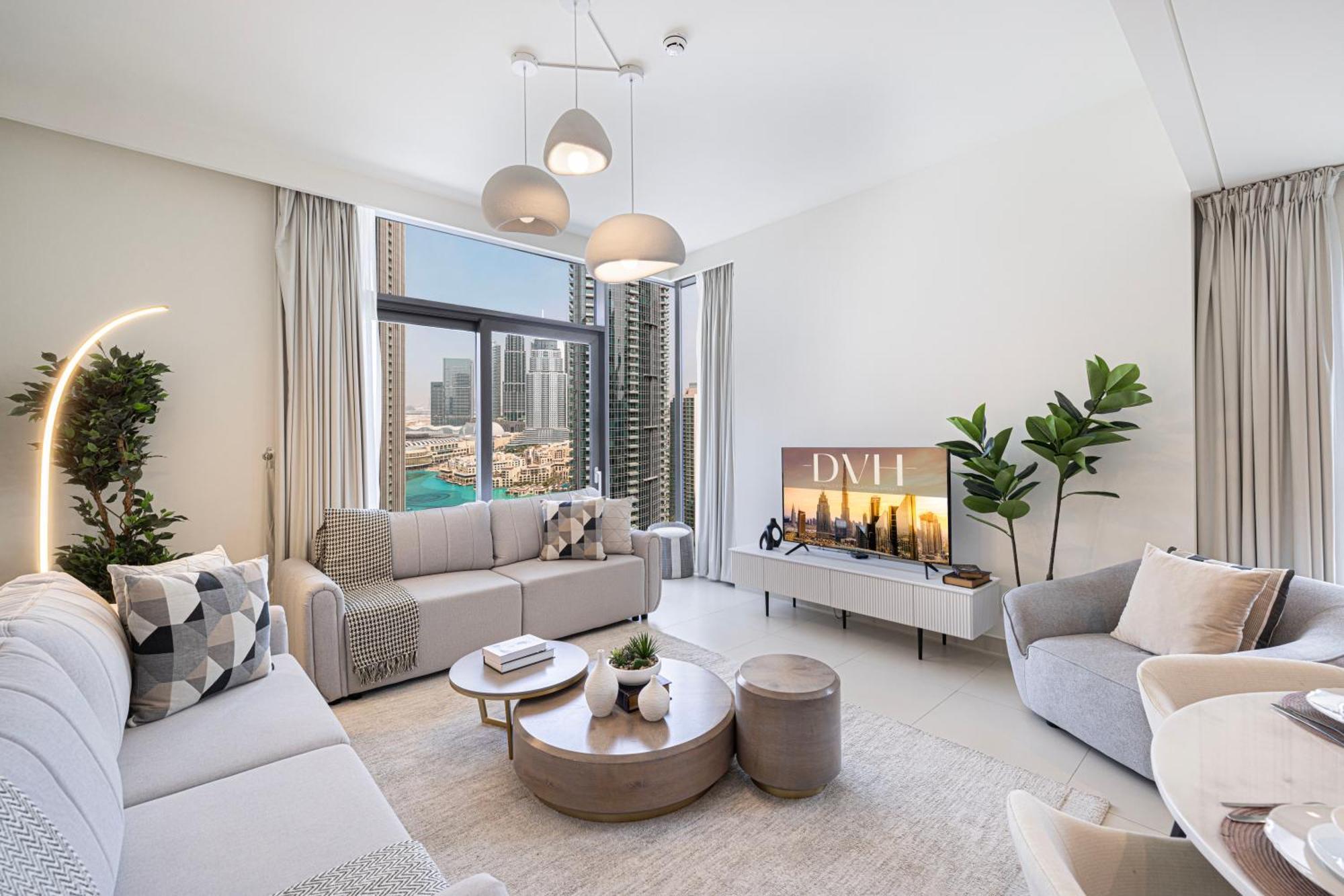 Apartment High-rise Chic, Burj Crown, Opera Boulevard View, By Mall Dubai