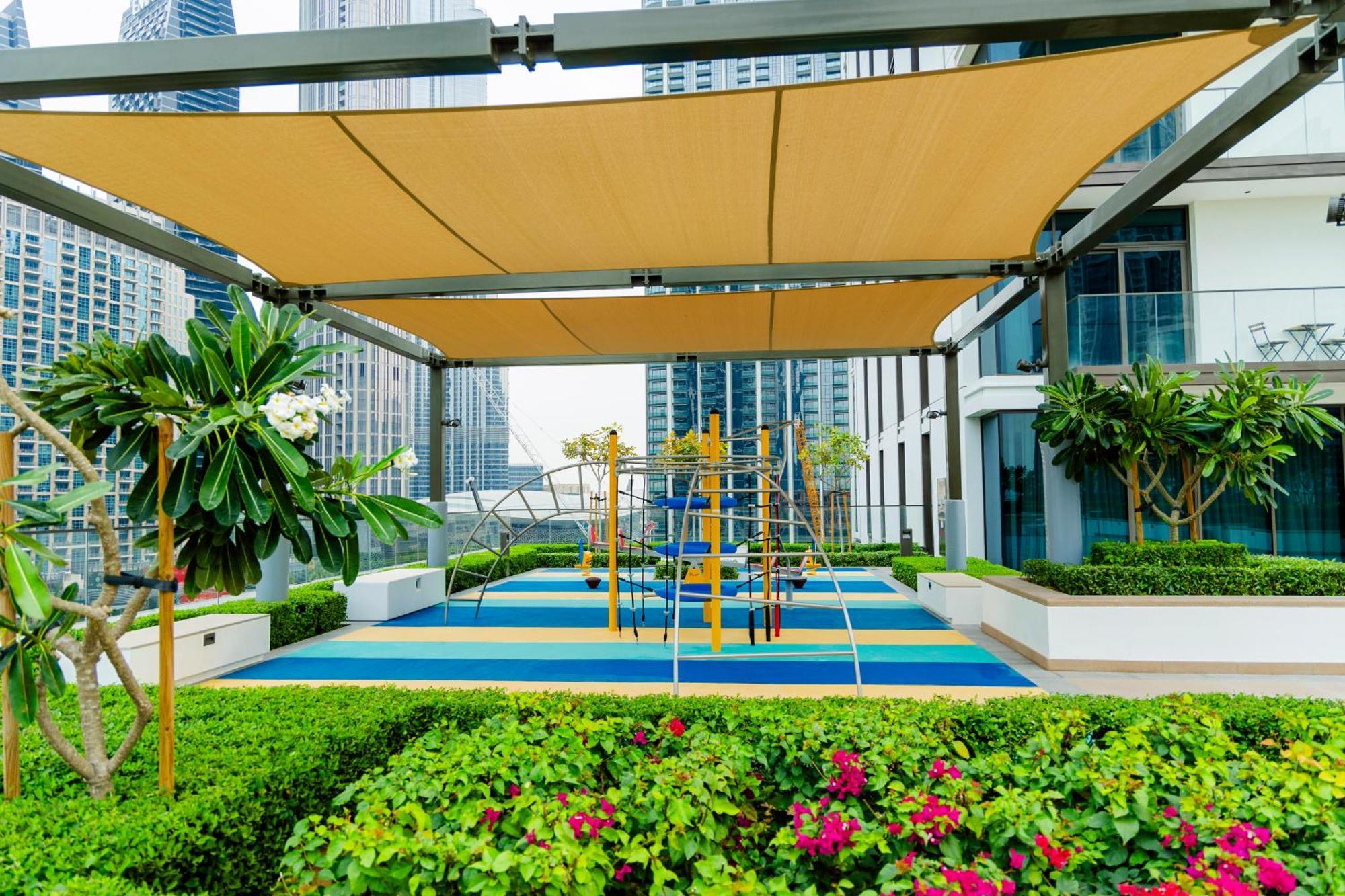 Apartment High-rise Chic, Burj Crown, Opera Boulevard View, By Mall