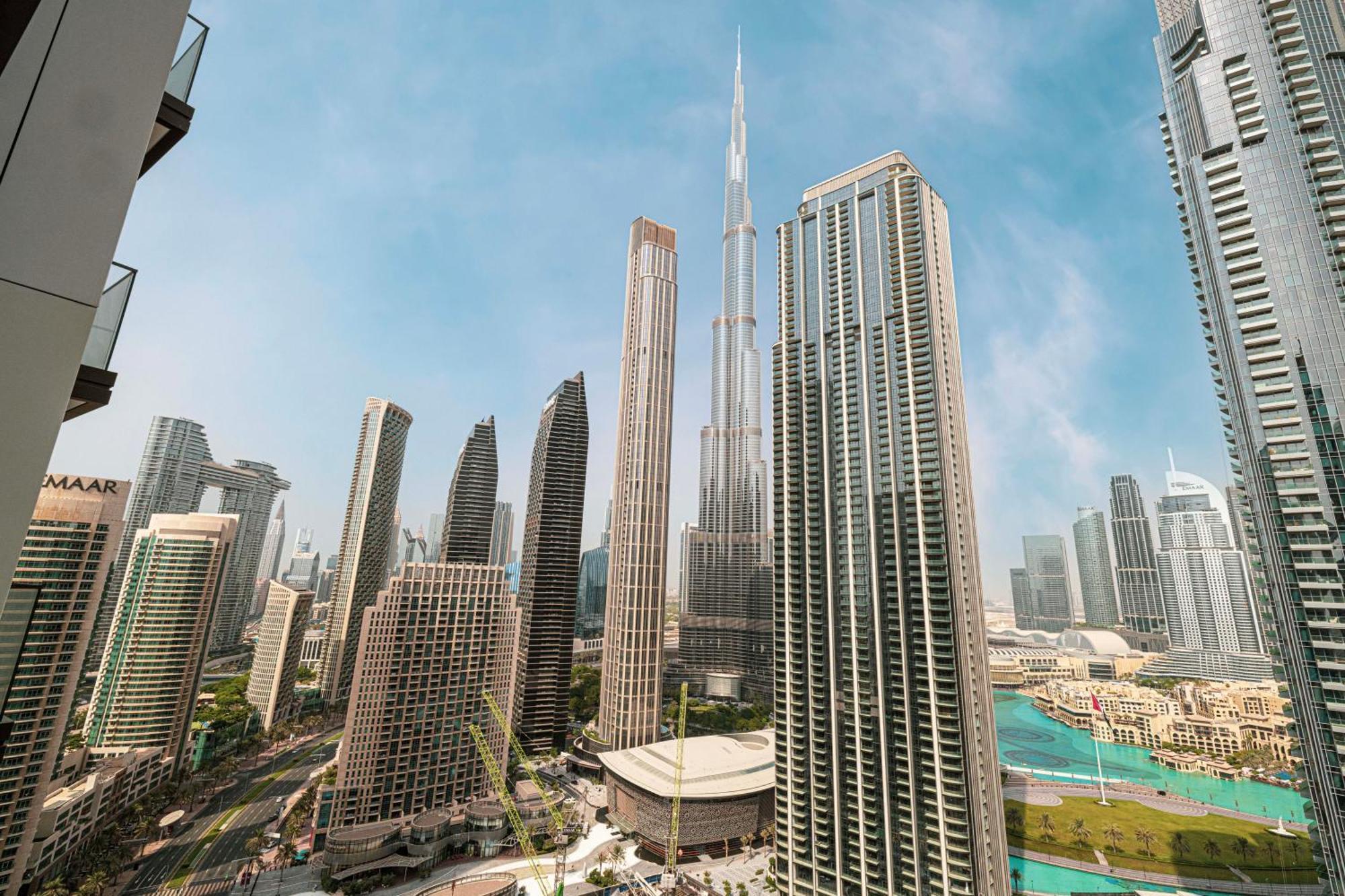 Apartment High-rise Chic, Burj Crown, Opera Boulevard View, By Mall *
