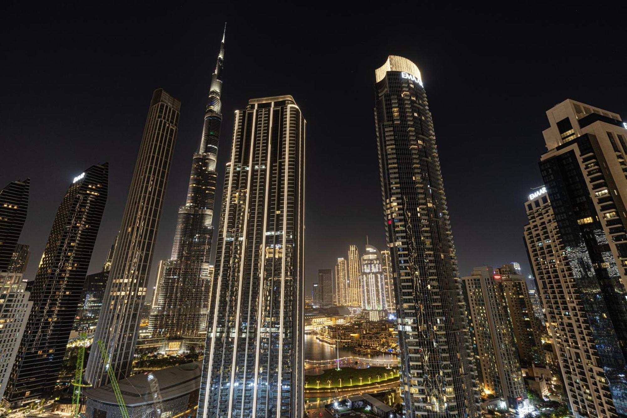 Apartment High-rise Chic, Burj Crown, Opera Boulevard View, By Mall Dubai
