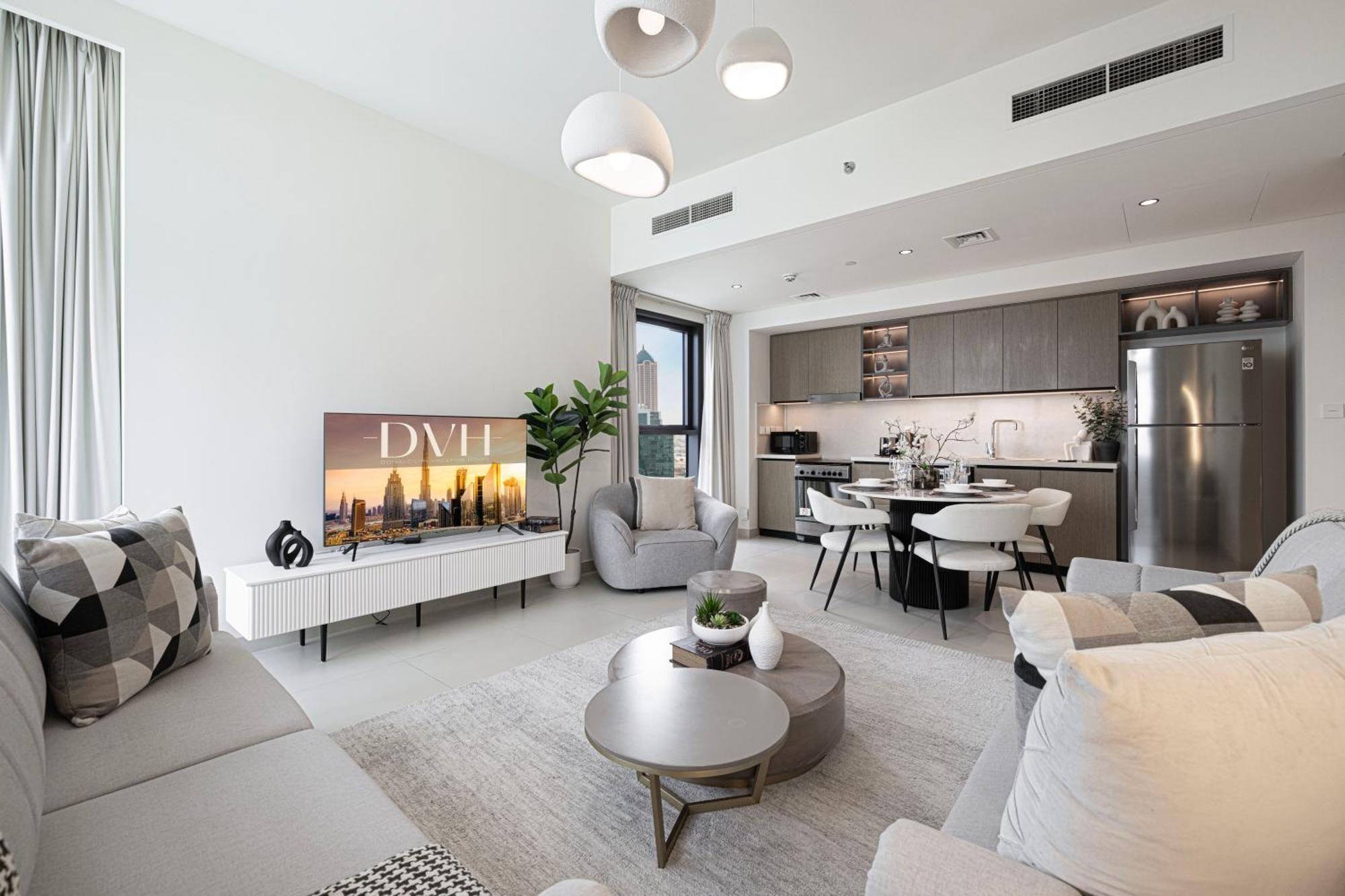 High-rise Chic, Burj Crown, Opera Boulevard View, By Mall Apartment