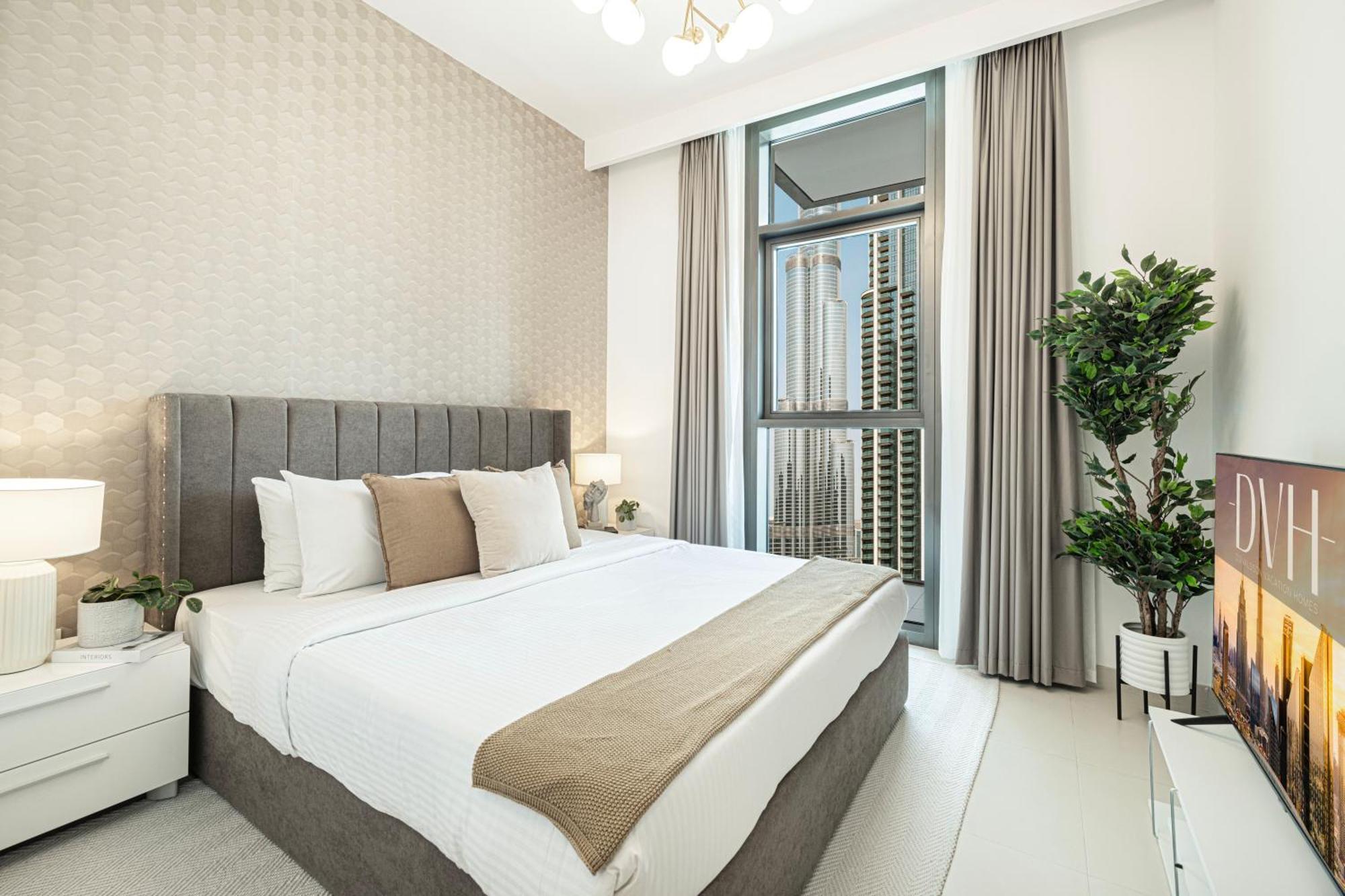 High-rise Chic, Burj Crown, Opera Boulevard View, By Mall Apartment Dubai