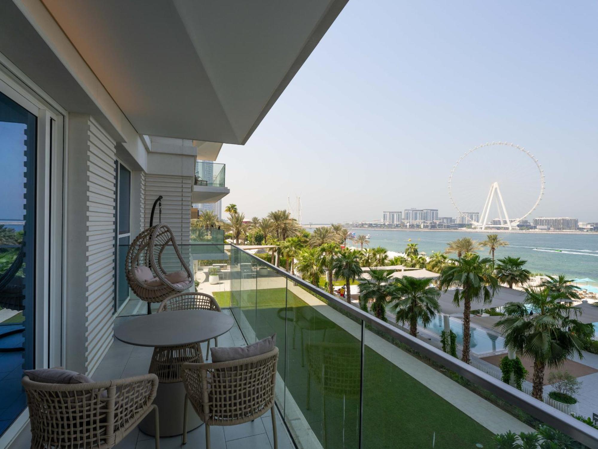 Luxurious 2br With Amazing Marina View & Large Patio Apartment Dubai