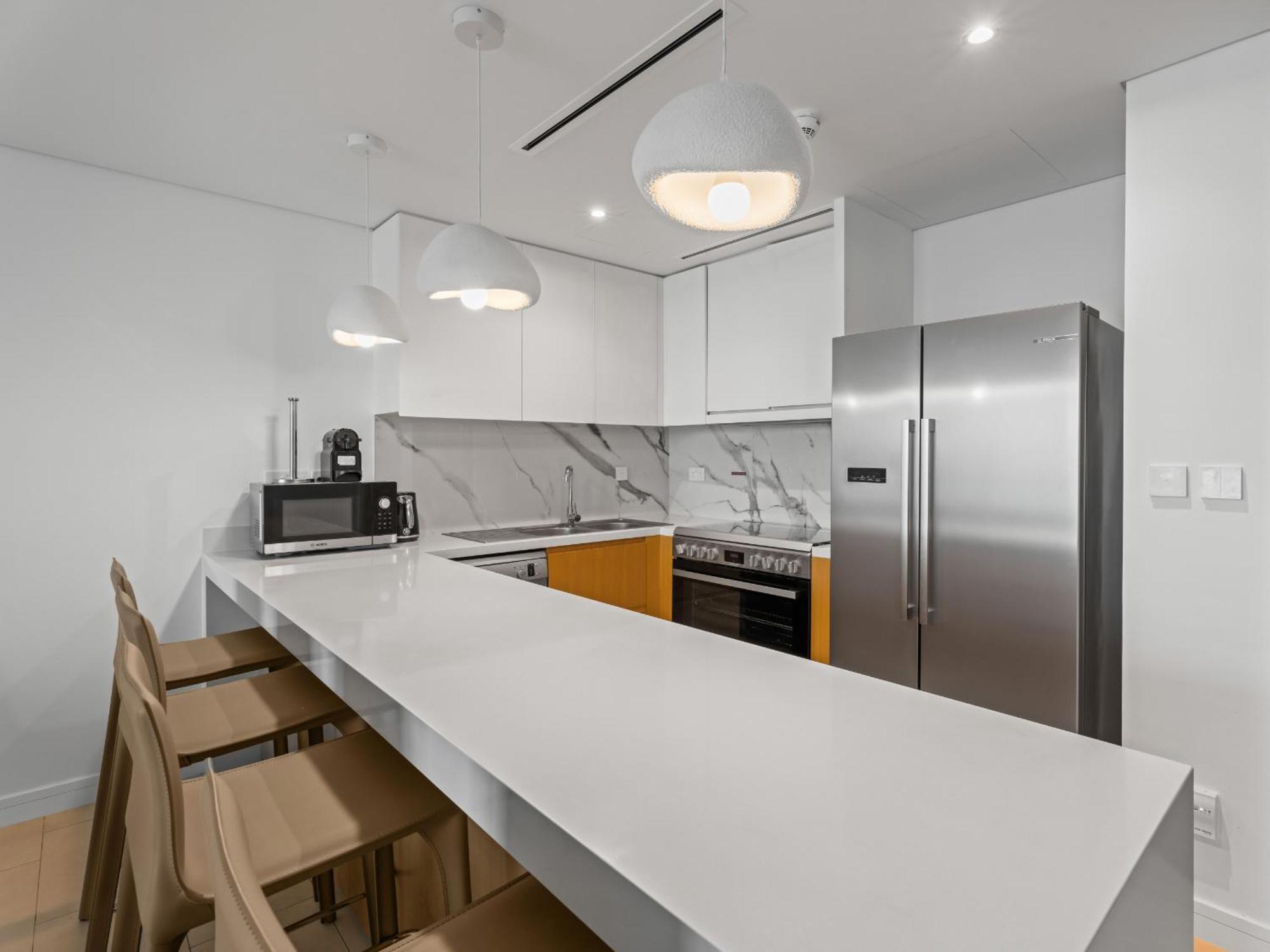 Luxurious 2br With Amazing Marina View & Large Patio Apartment *