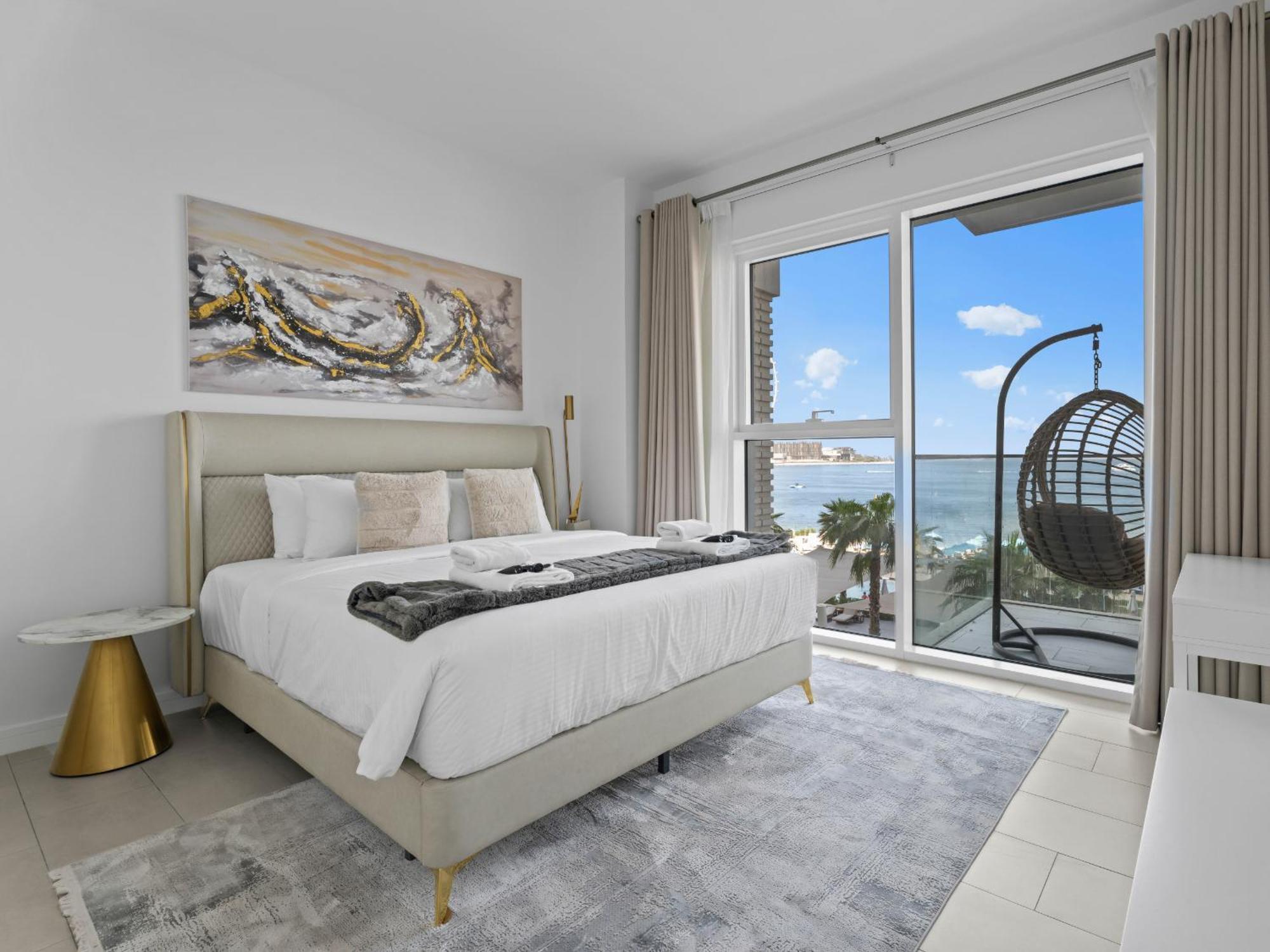 Luxurious 2br With Amazing Marina View & Large Patio Apartment *