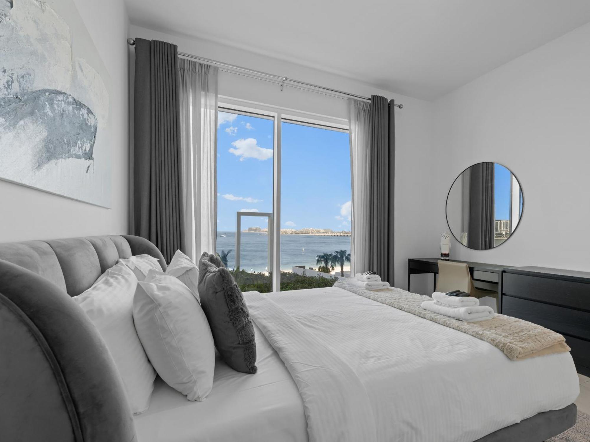 Apartment Luxurious 2br With Amazing Marina View & Large Patio *