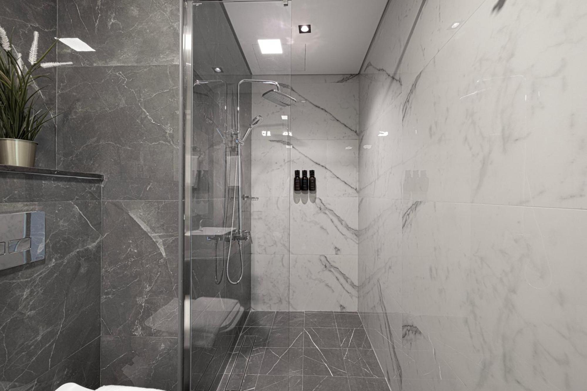 Apartment Brand New 1br With Pool, Sauna & Gym *