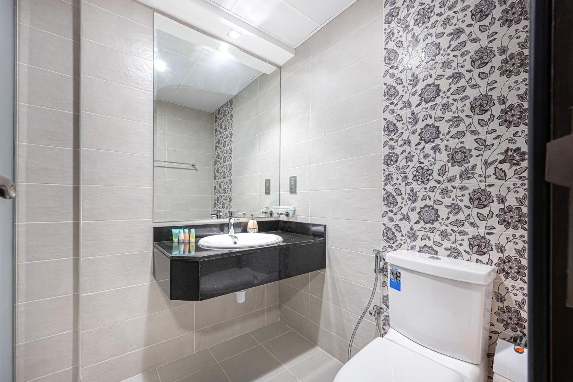 Modern Close To Silicon Oasis *