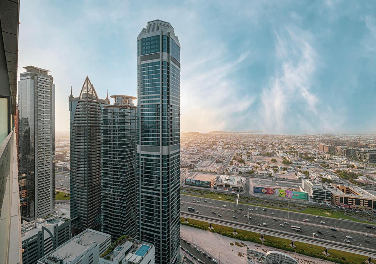 Apartment 5 Star High Rise Luxury Apartment, Infinity Pool With Stunning Burj View - Brand New *