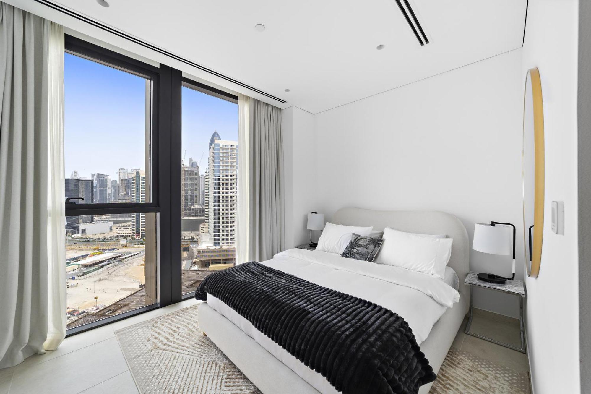 Vayk - Lovingly Styled Elegant 2 Bd In Business Bay * Dubai