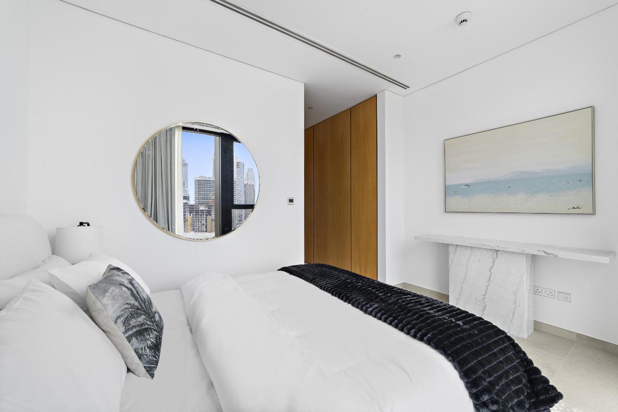 Vayk - Lovingly Styled Elegant 2 Bd In Business Bay Apartment *