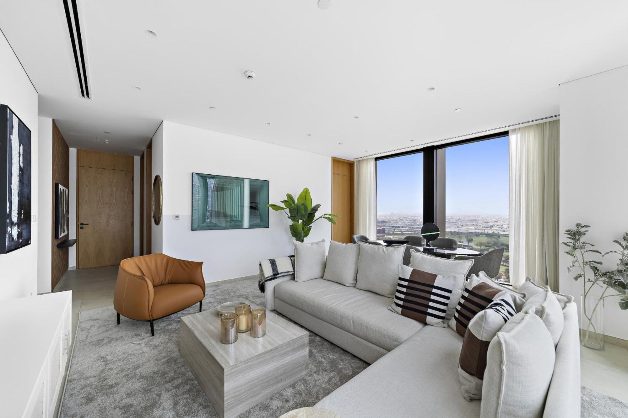 Vayk - Lovingly Styled Elegant 2 Bd In Business Bay Dubai
