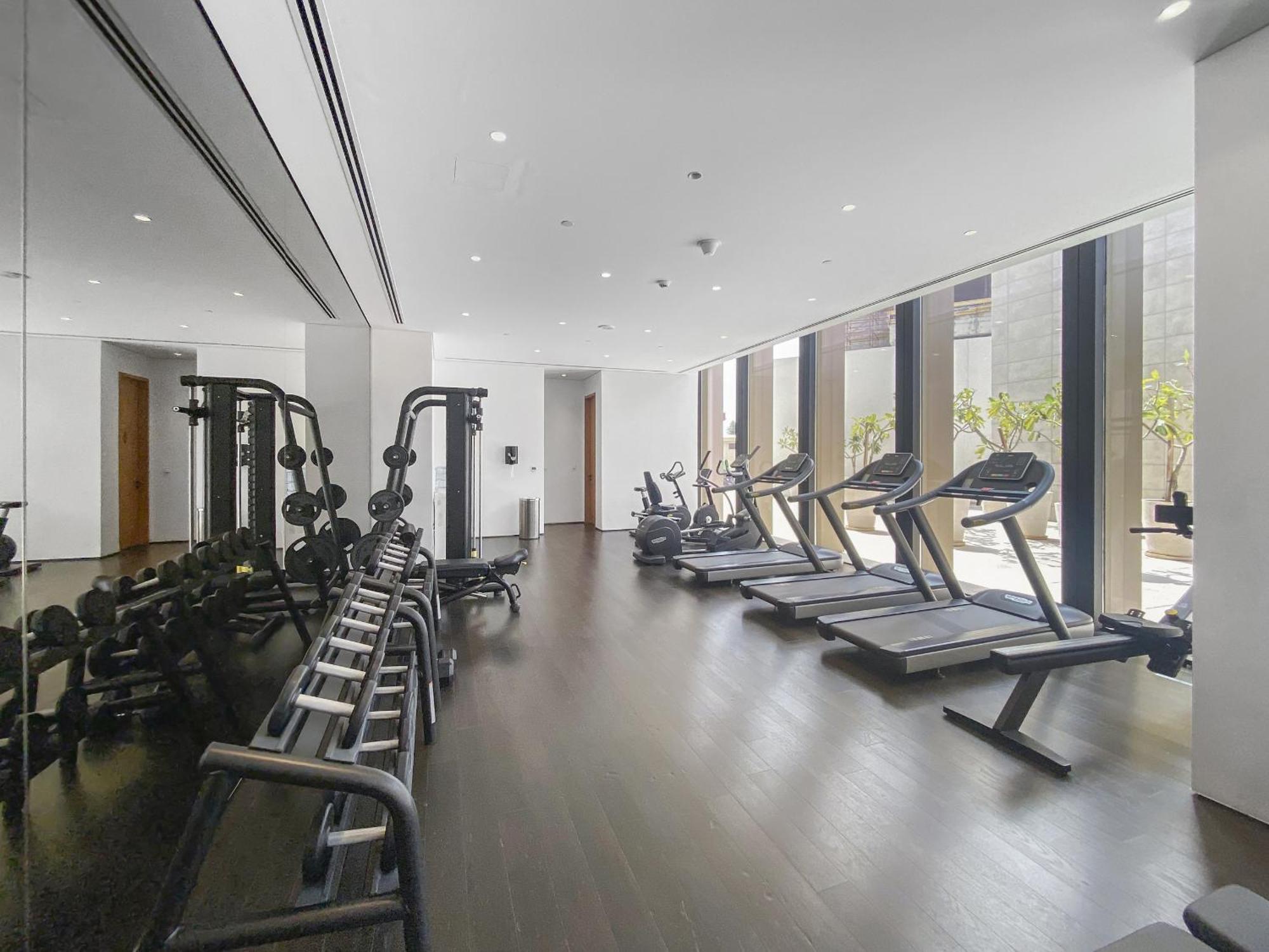 Vayk - Lovingly Styled Elegant 2 Bd In Business Bay Apartment *