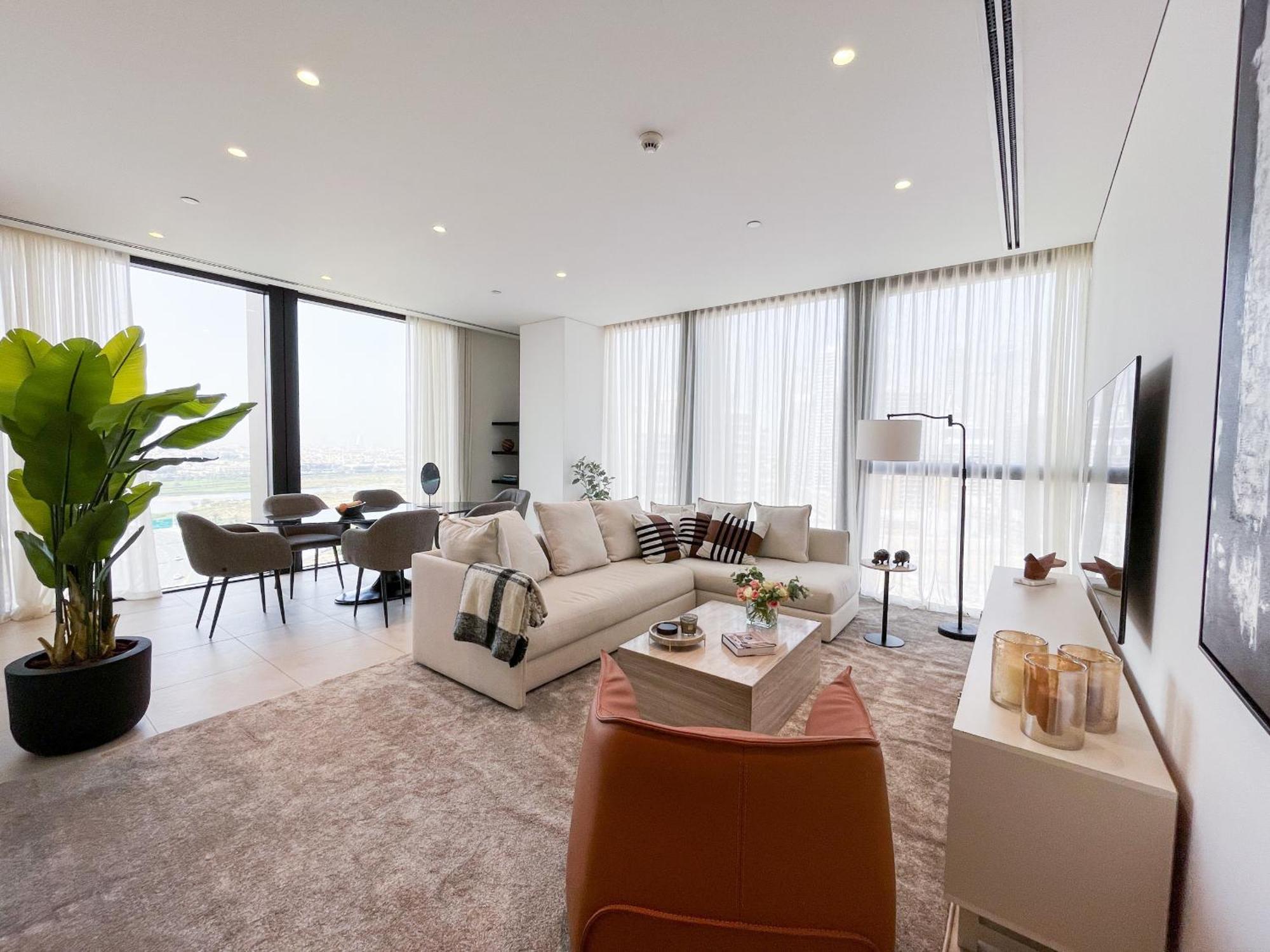 Vayk - Lovingly Styled Elegant 2 Bd In Business Bay * Dubai