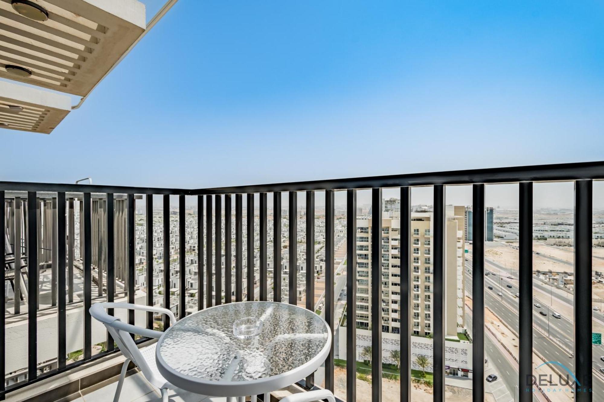 Inviting In Starz Tower 1, Al Furjan By Deluxe Homes Apartment *