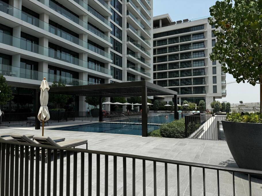 Elegant Luxury Living In Palace Residences *