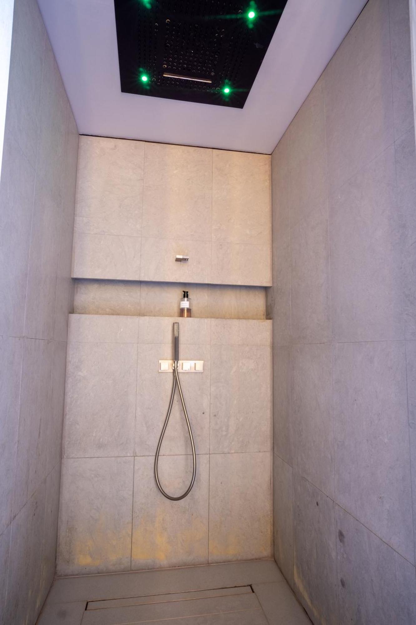 Lux 1-br In Armani Residences