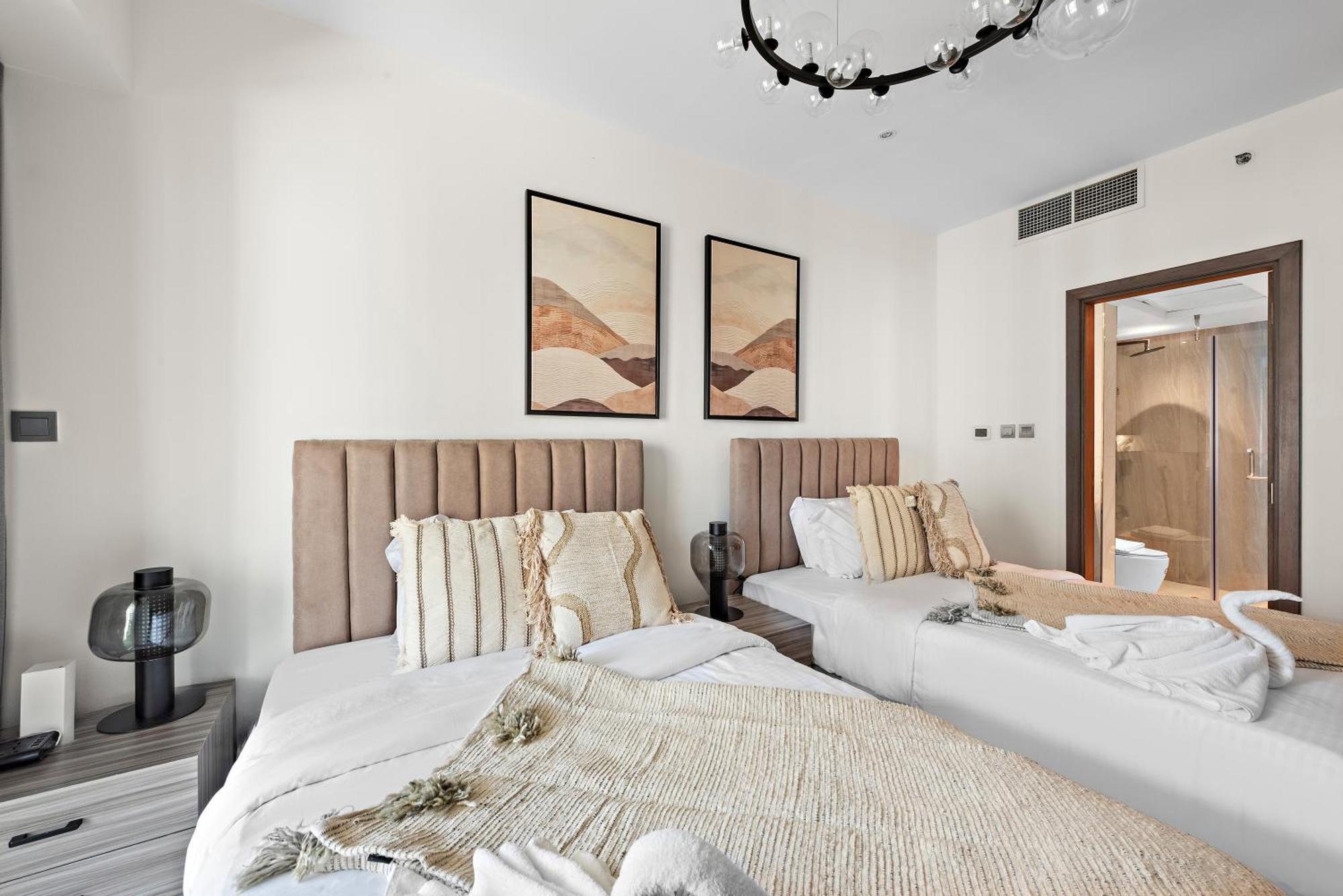 First Class 2br With Full Boulevard View Dubai