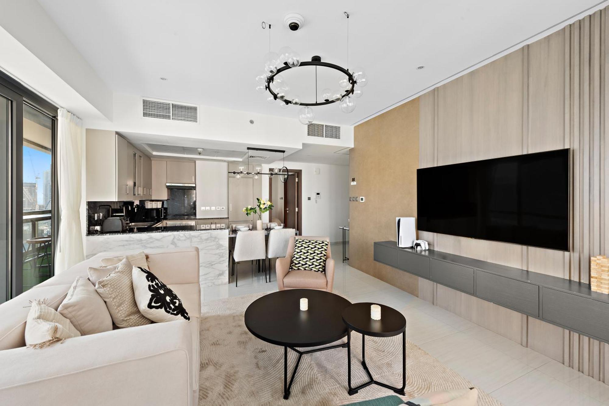 First Class 2br With Full Boulevard View