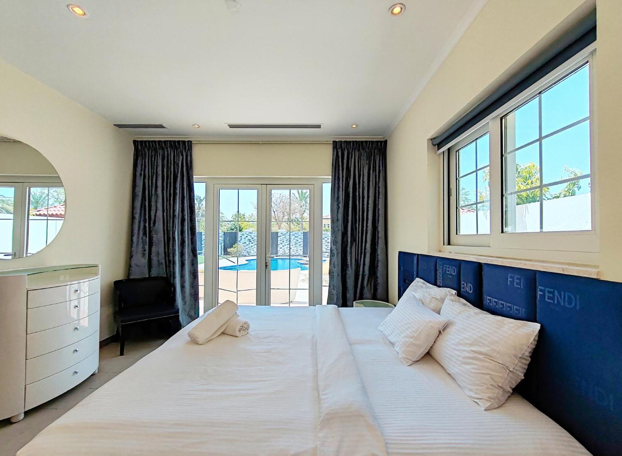 Villa Royal Private Pool, Lux 7-bedroom On Marina Dubai