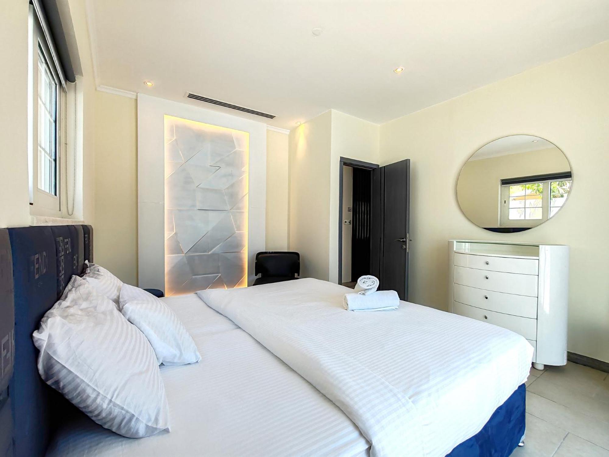 Royal Private Pool, Lux 7-bedroom On Marina Villa