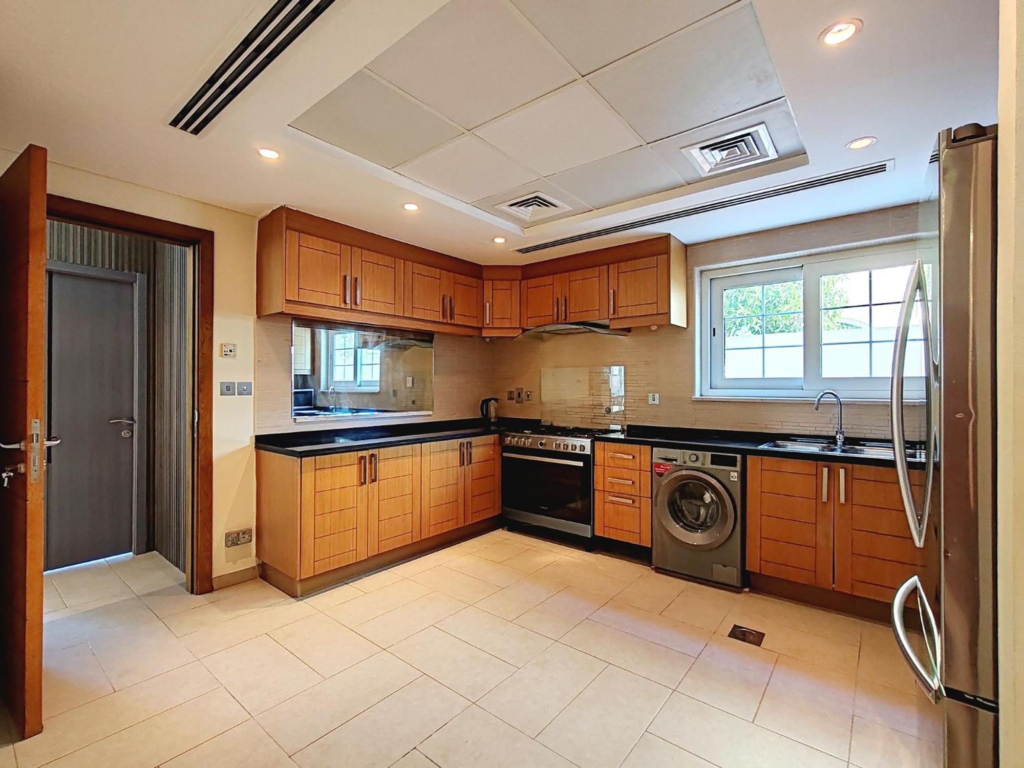 Royal Private Pool, Lux 7-bedroom On Marina *