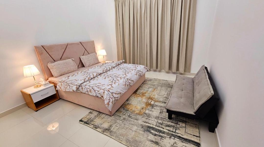 Deluxe Near Airport *