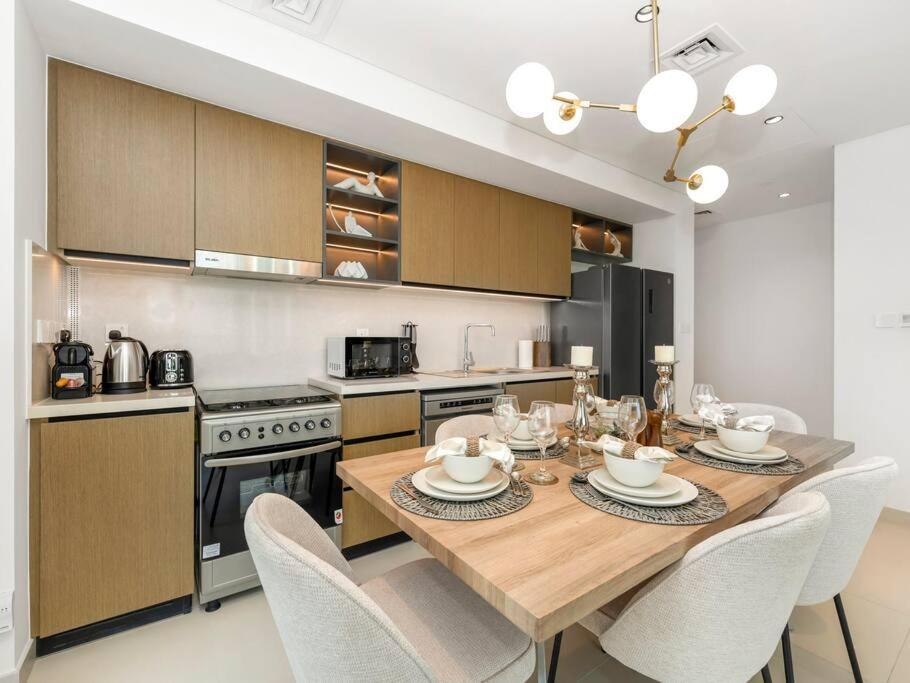 2br-fountain & Burj Khalifa View - Near Mall Apartment Dubai