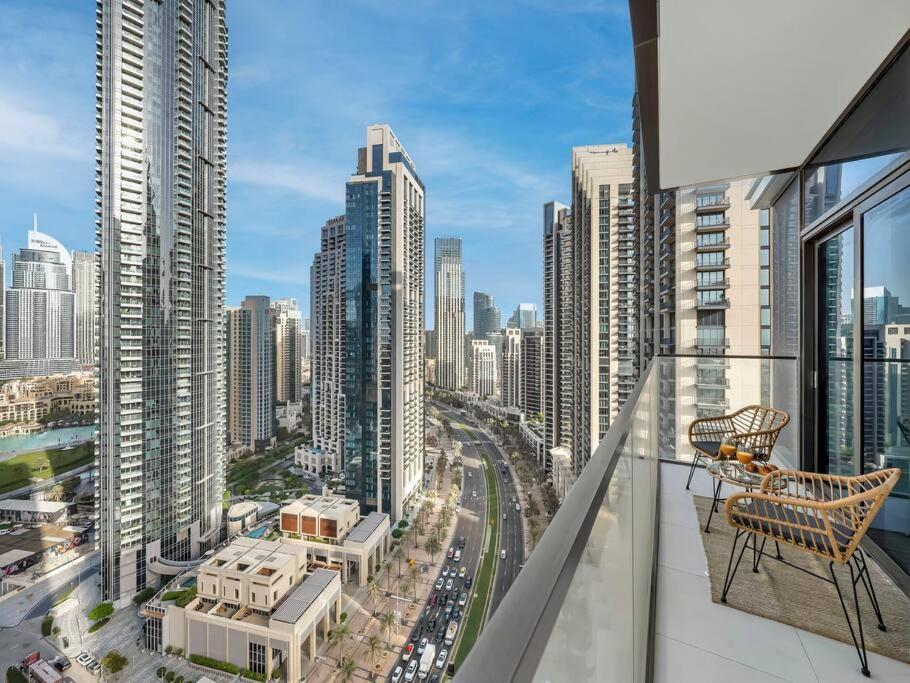 2br-fountain & Burj Khalifa View - Near Mall Apartment Dubai