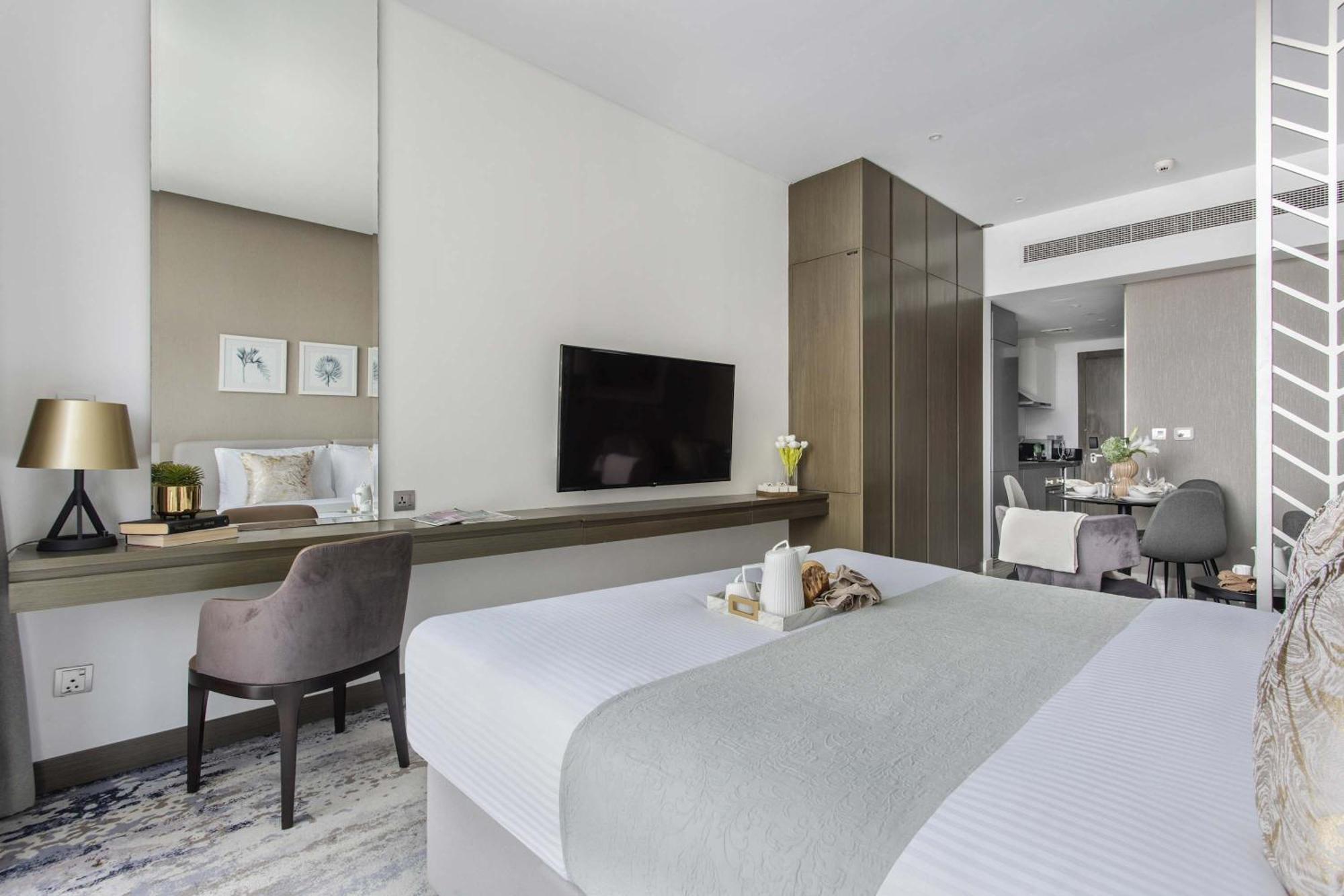 Frank Porter - Damac Prive A *