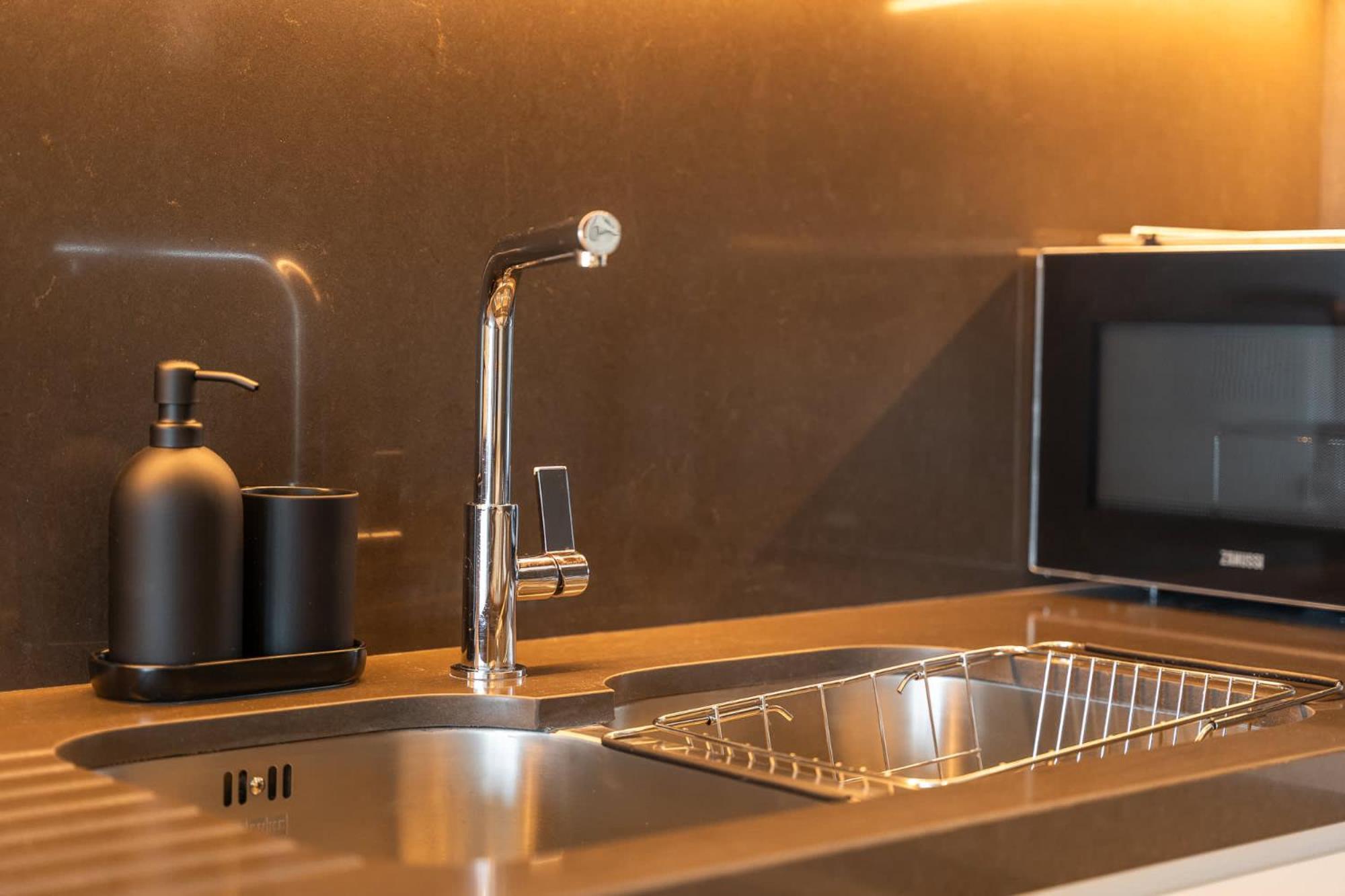 Stylish 3-bedrooms With An Elegant Dining Area In The Heart Of Marina!