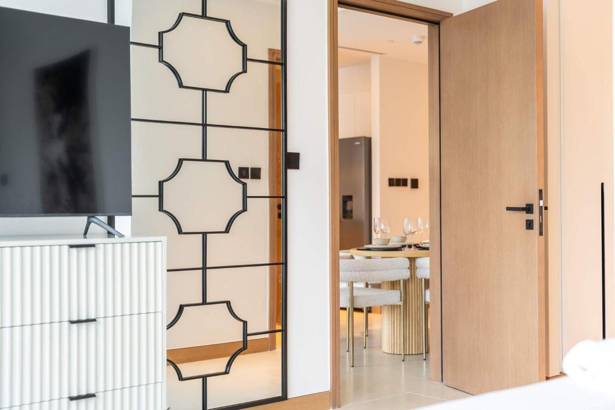 Stylish 3-bedrooms With An Elegant Dining Area In The Heart Of Marina!