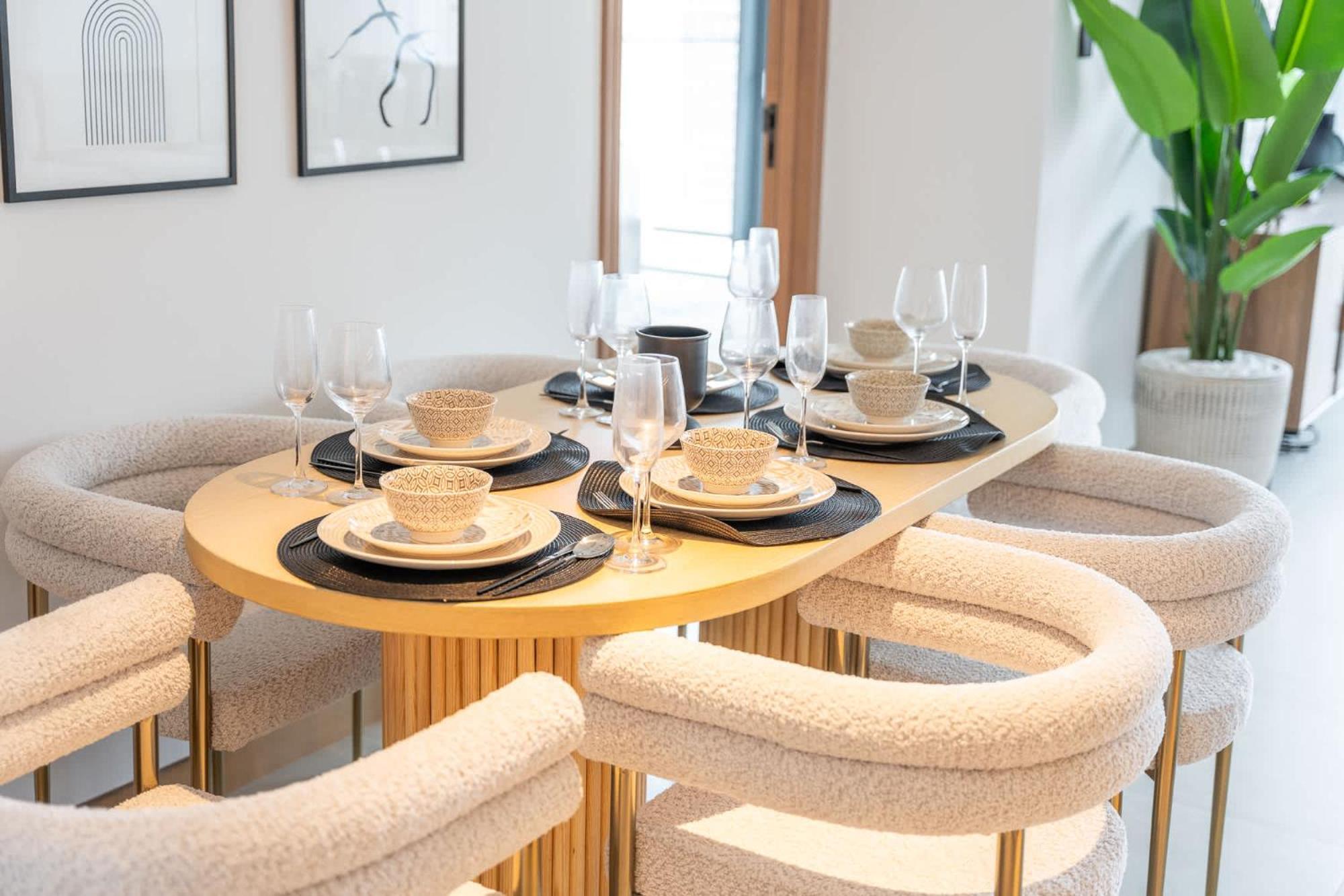 Apartment Stylish 3-bedrooms With An Elegant Dining Area In The Heart Of Marina! *