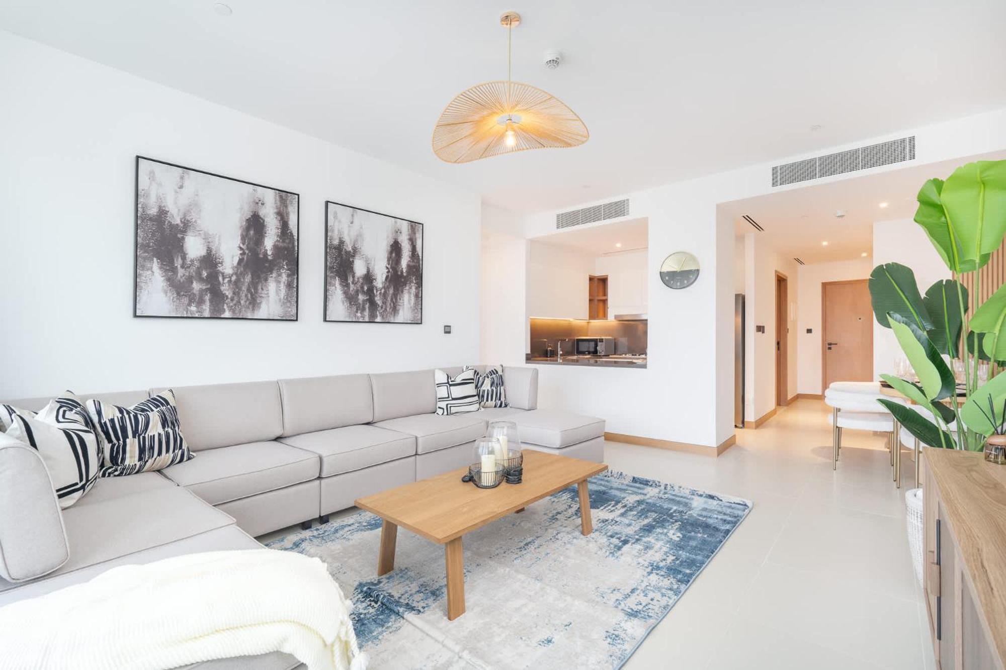 Stylish 3-bedrooms With An Elegant Dining Area In The Heart Of Marina!