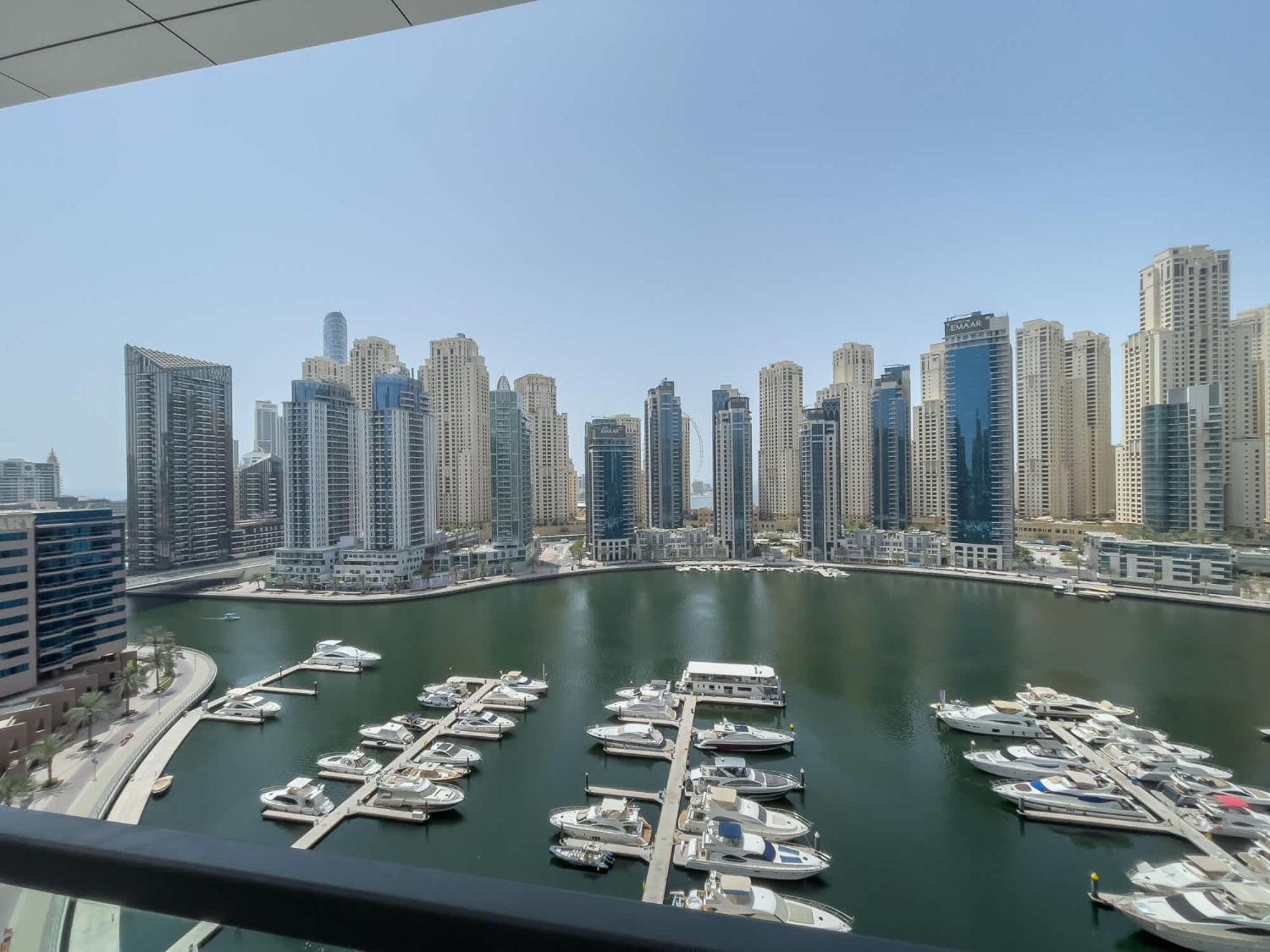 Apartment Stylish 3-bedrooms With An Elegant Dining Area In The Heart Of Marina!
