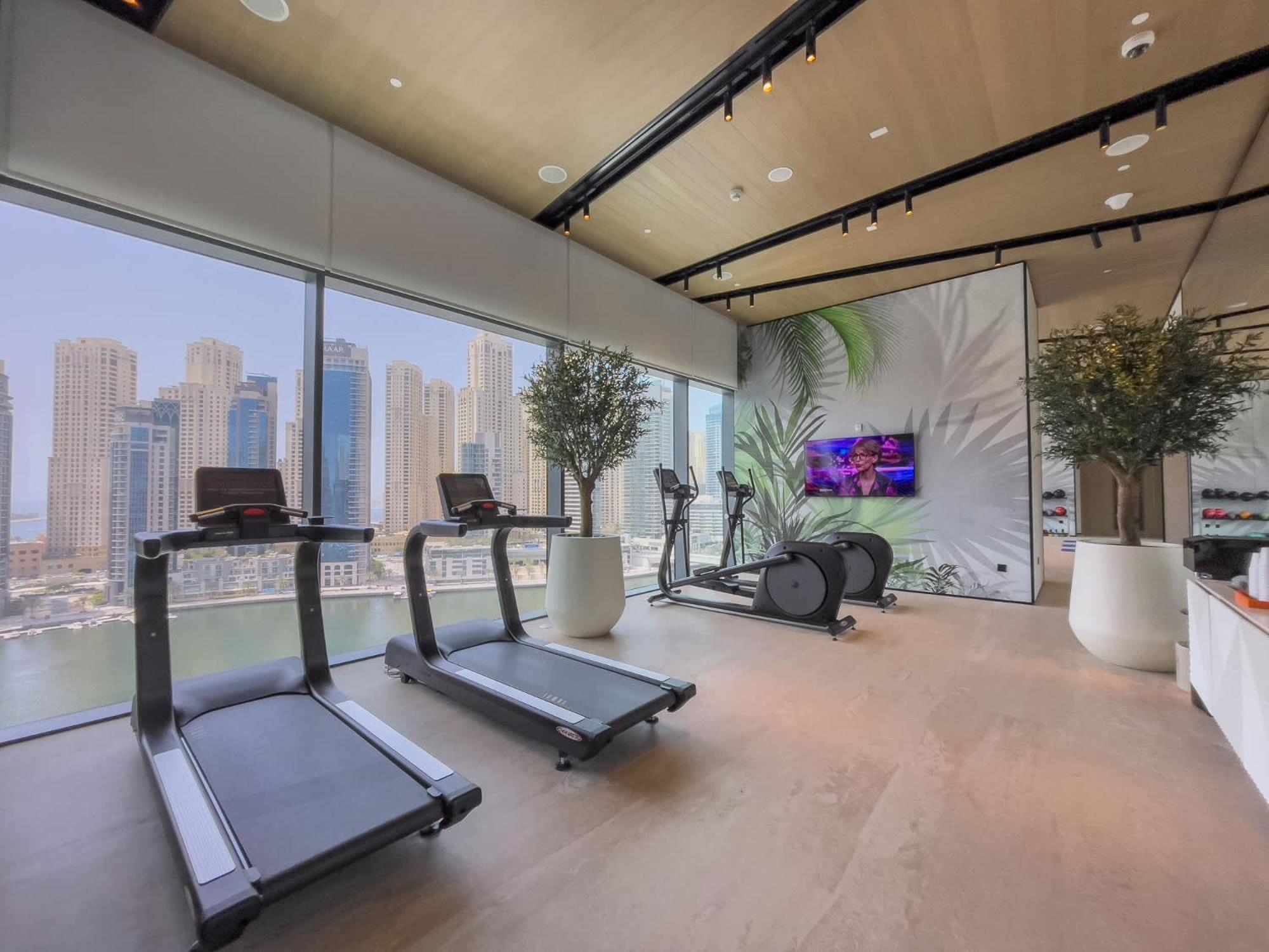 Stylish 3-bedrooms With An Elegant Dining Area In The Heart Of Marina! * Dubai