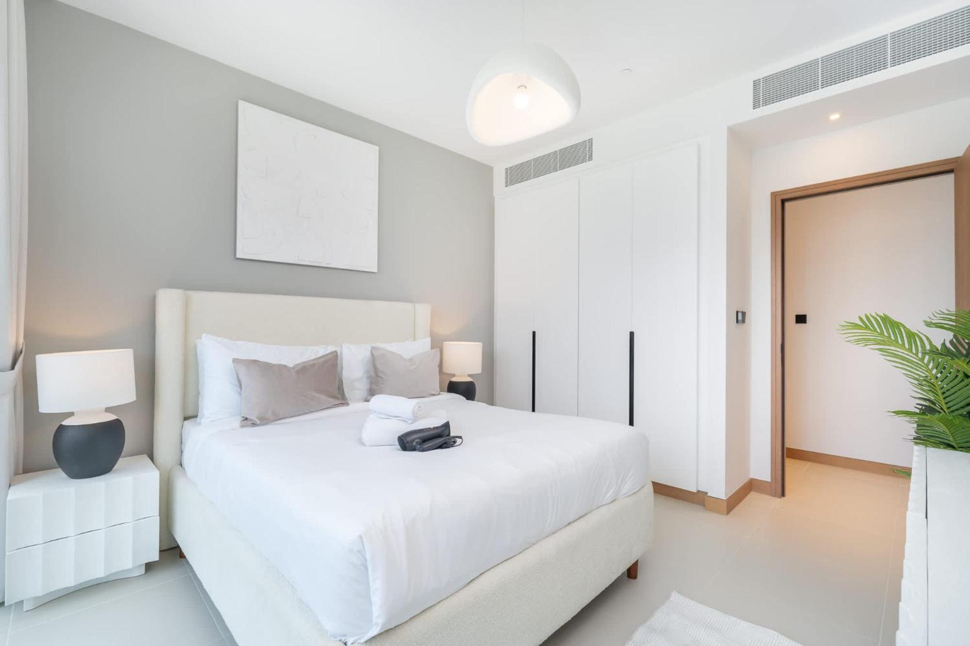 Apartment Stylish 3-bedrooms With An Elegant Dining Area In The Heart Of Marina! Dubai