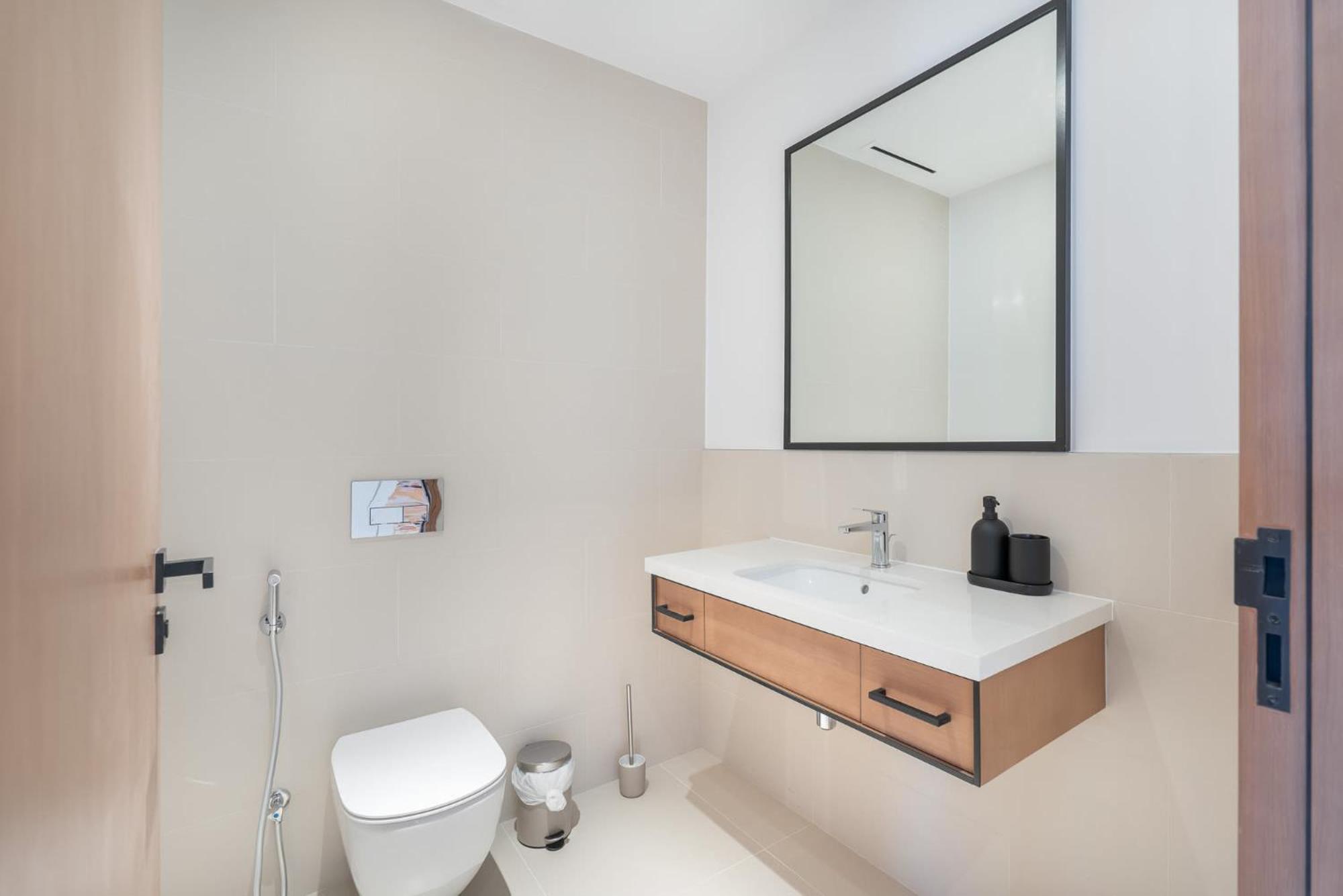 Stylish 3-bedrooms With An Elegant Dining Area In The Heart Of Marina! Apartment *