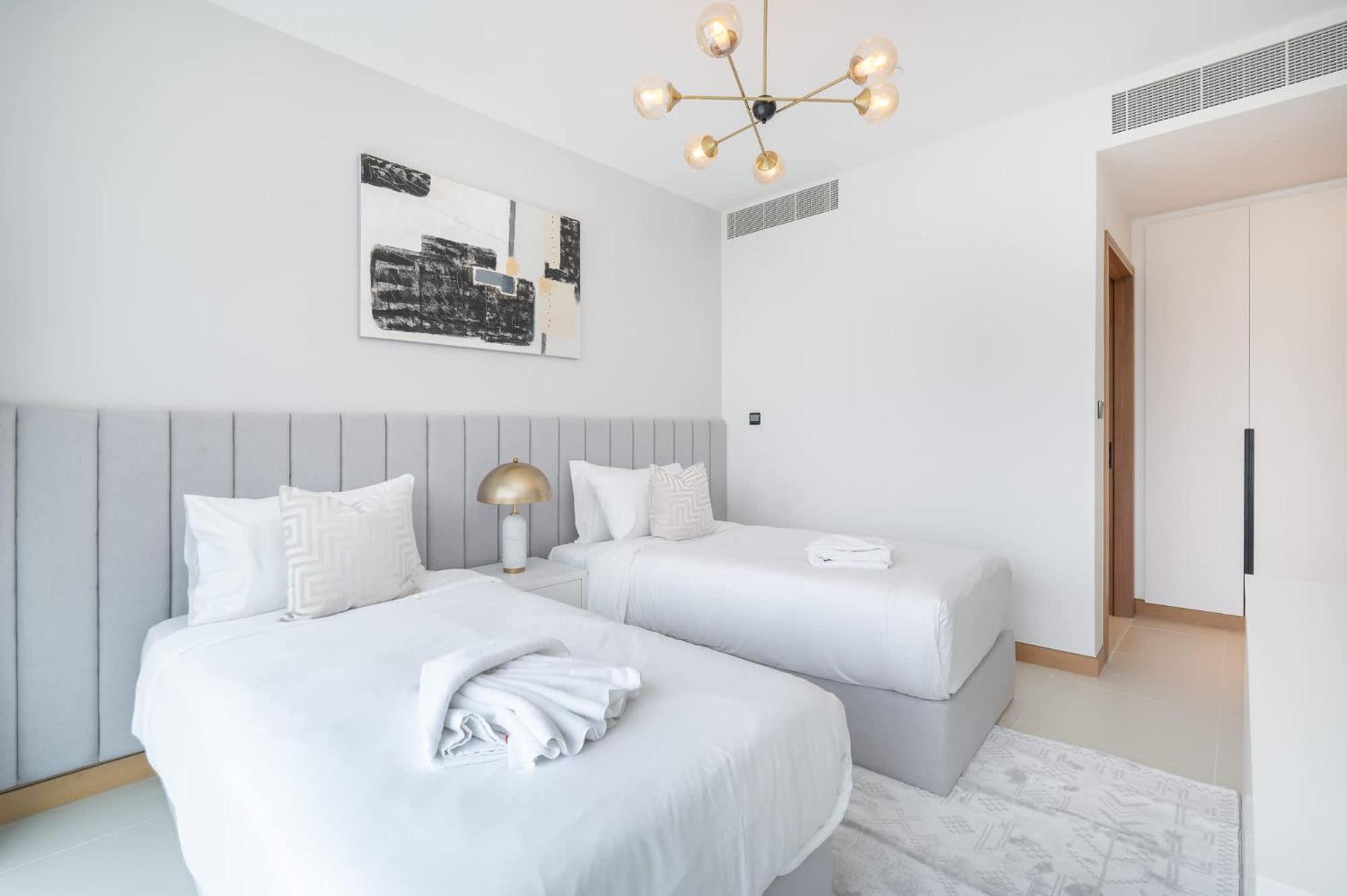 Stylish 3-bedrooms With An Elegant Dining Area In The Heart Of Marina!