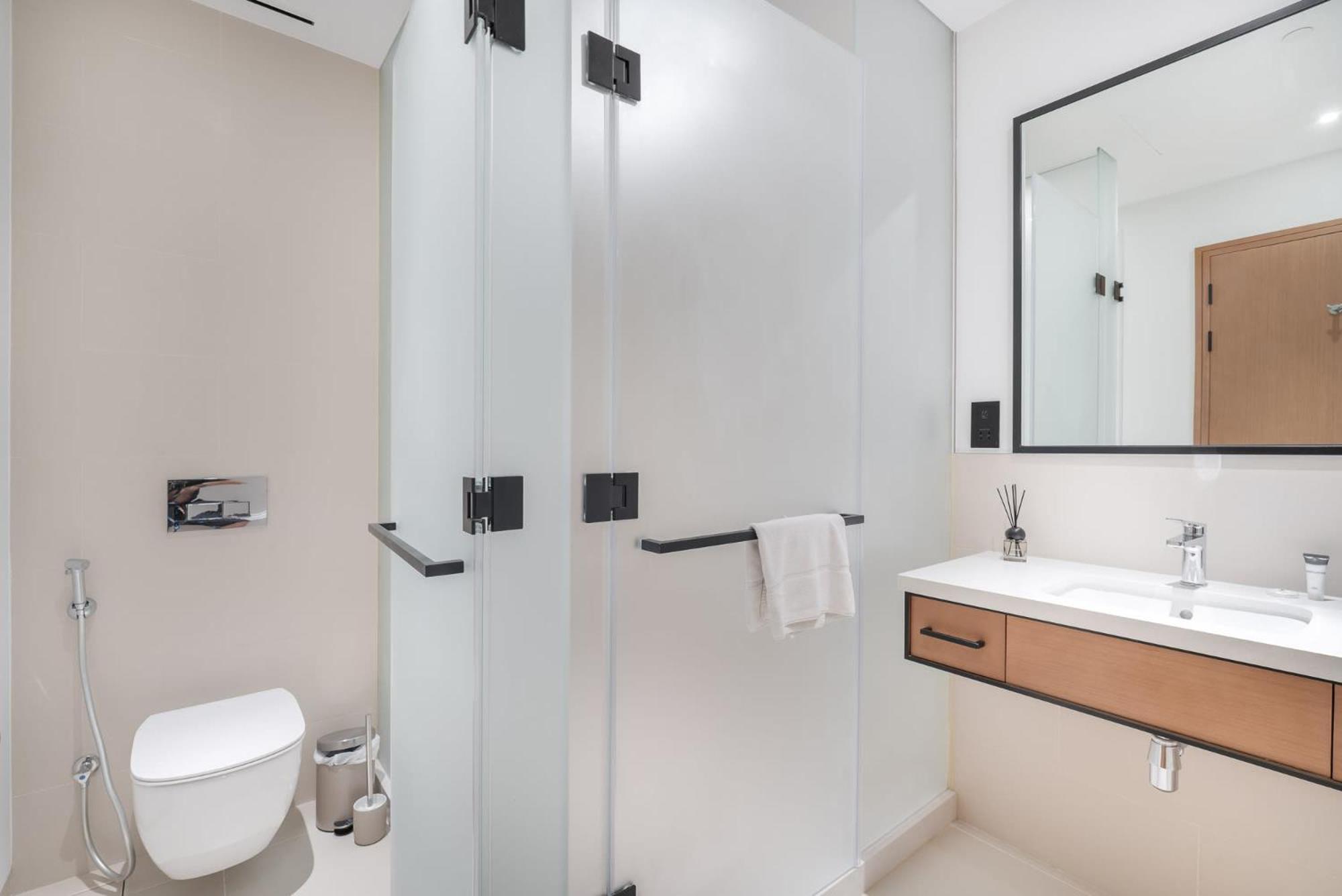 Apartment Stylish 3-bedrooms With An Elegant Dining Area In The Heart Of Marina! *